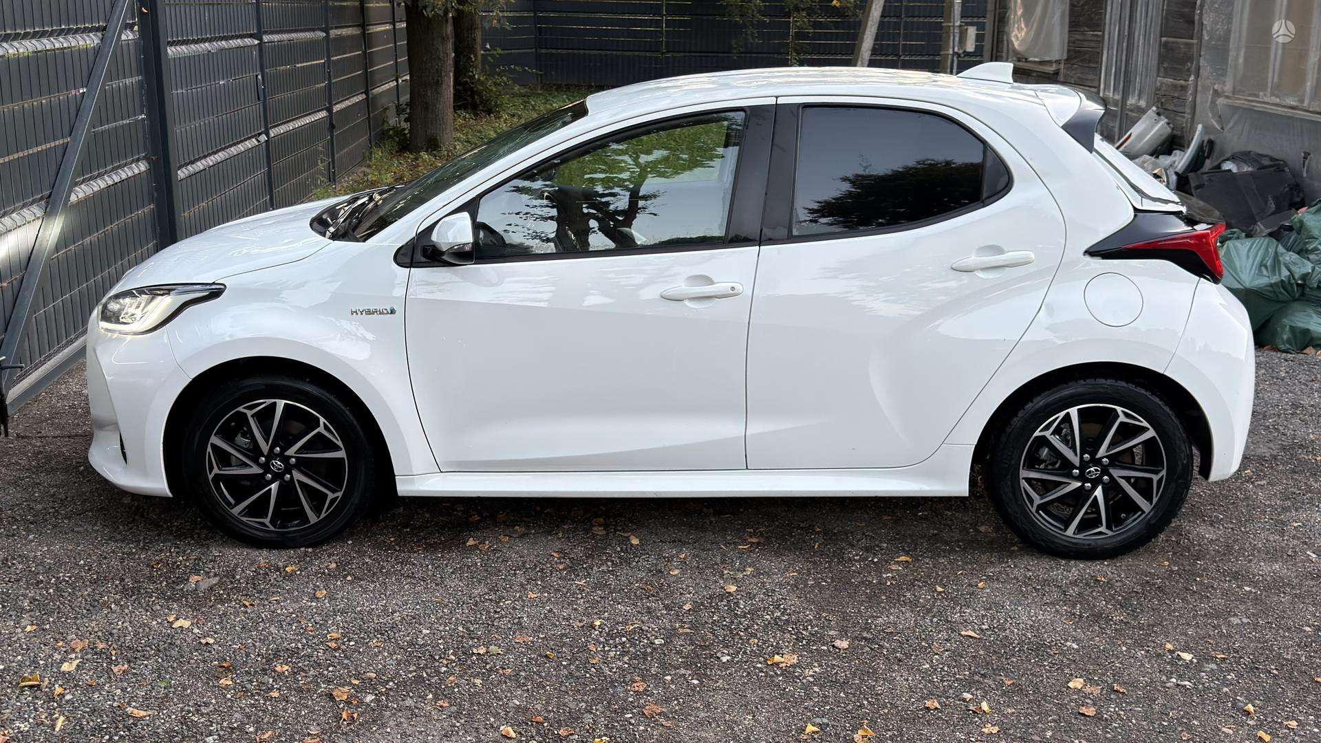 Toyota Yaris фото 16