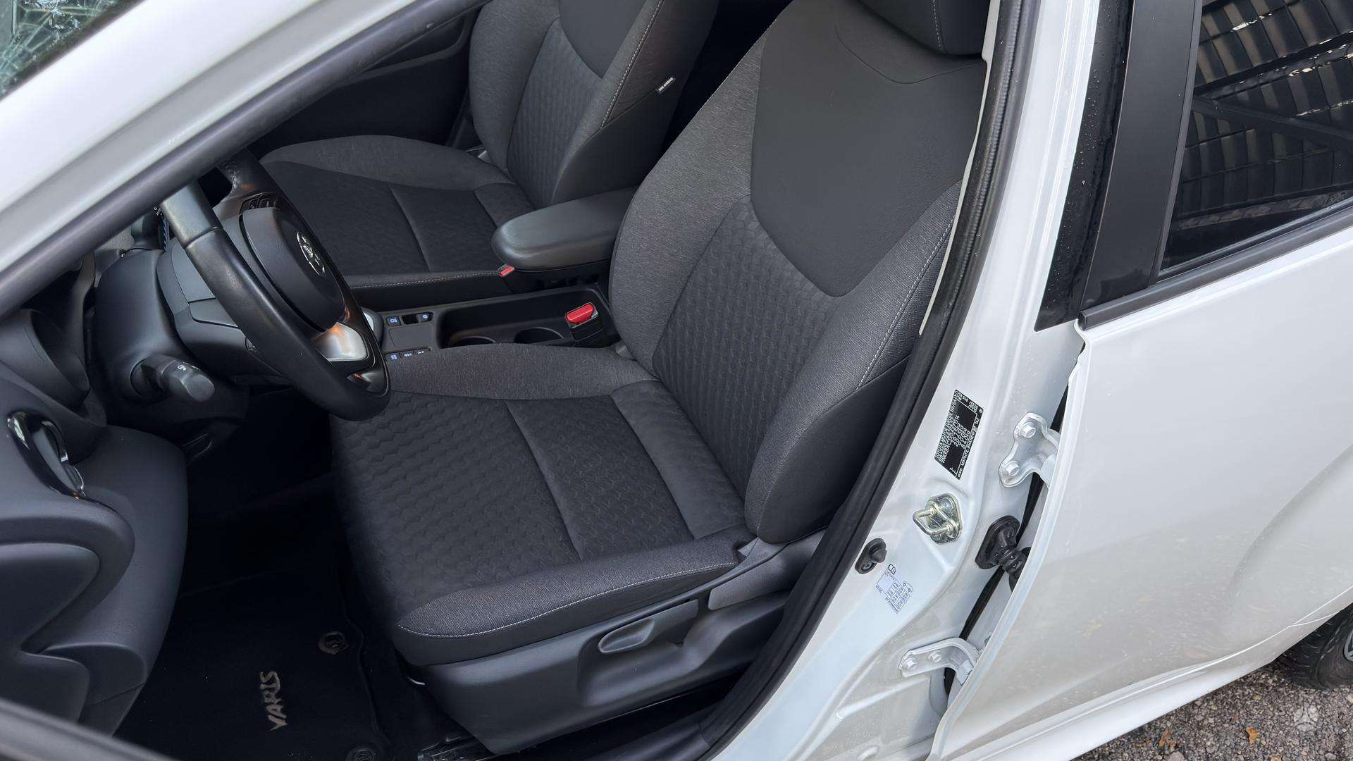 Toyota Yaris фото 19