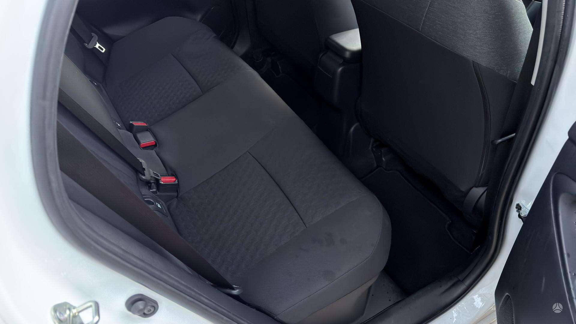 Toyota Yaris фото 20