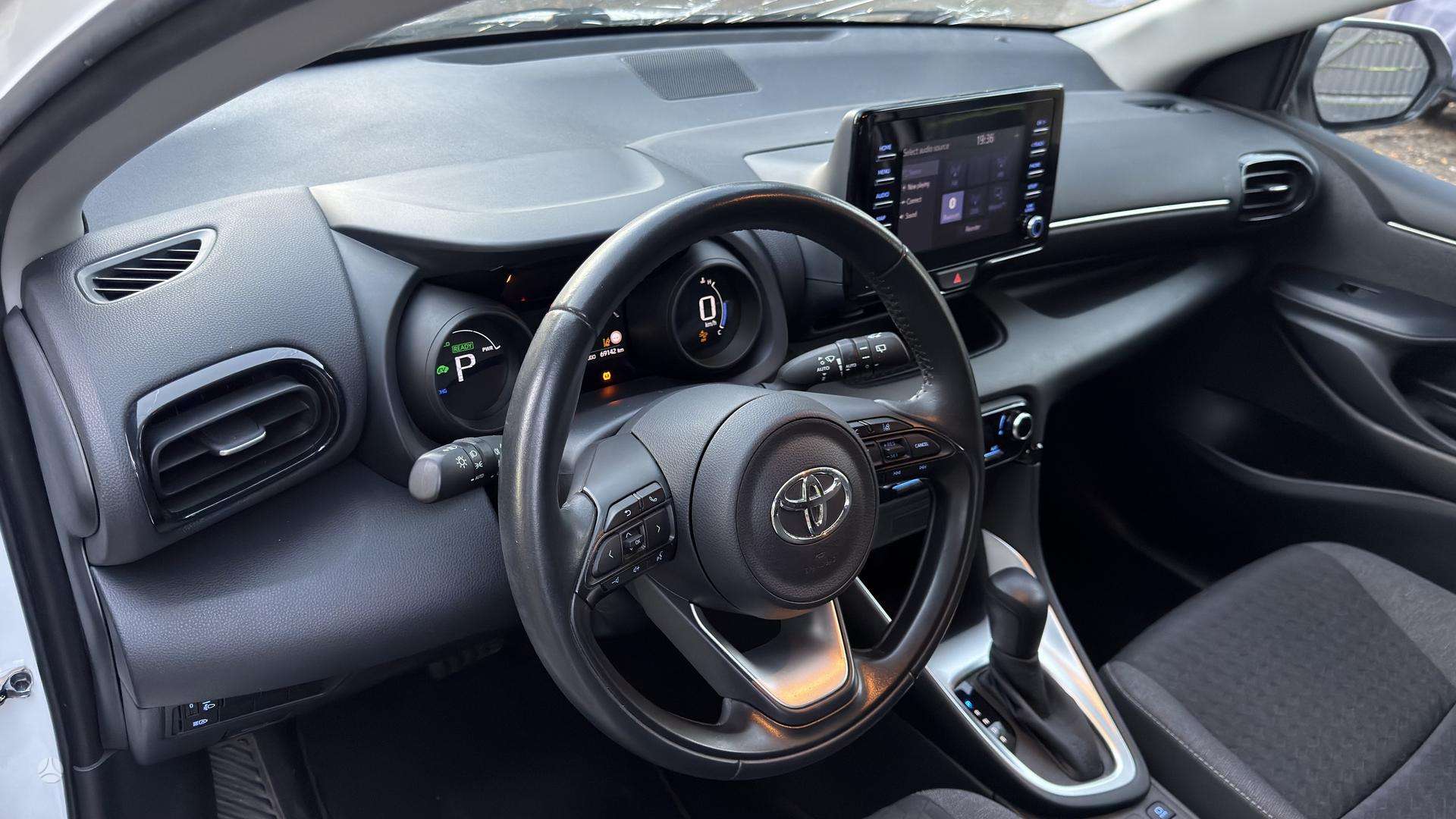 Toyota Yaris фото 22