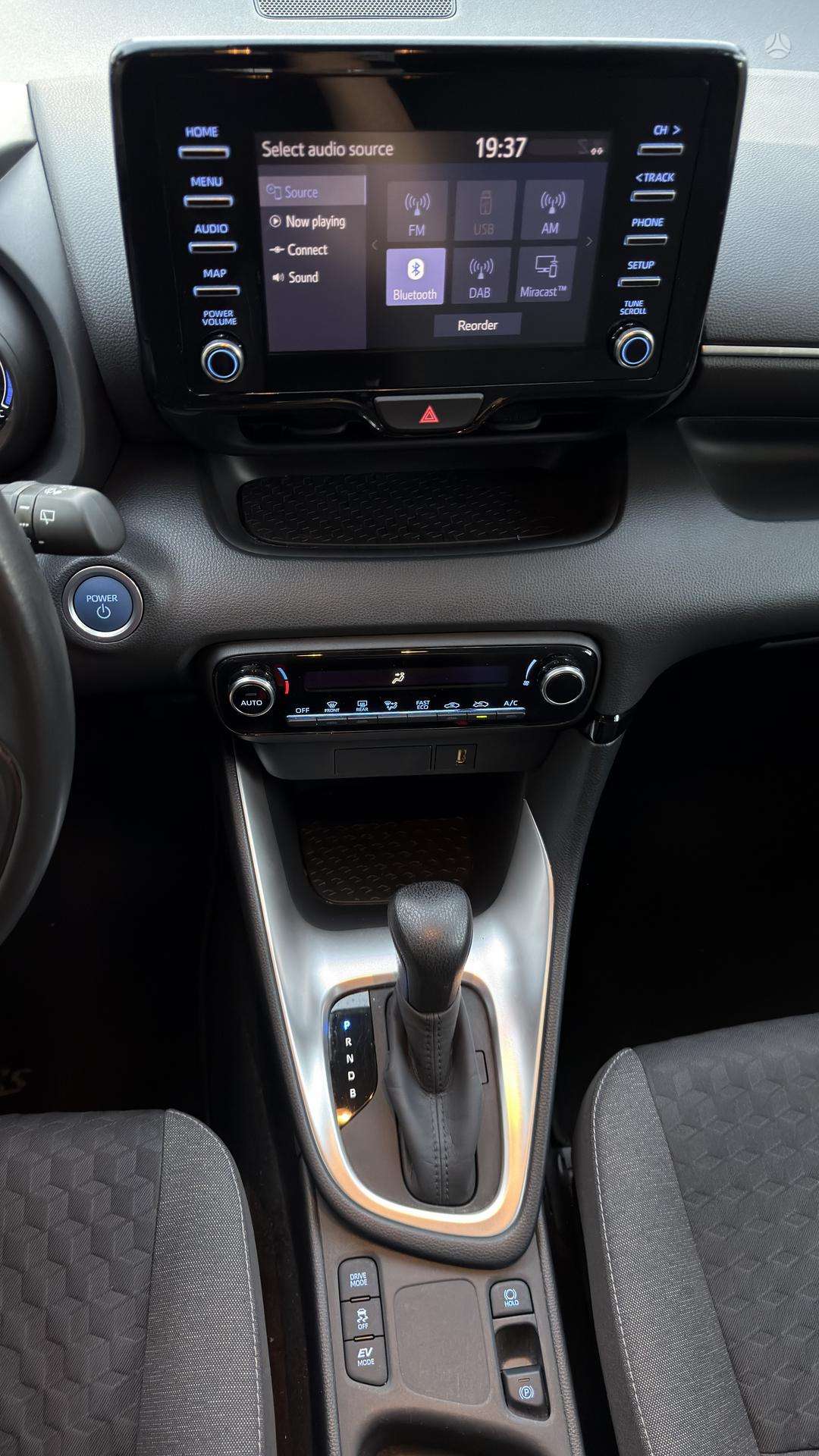 Toyota Yaris фото 24