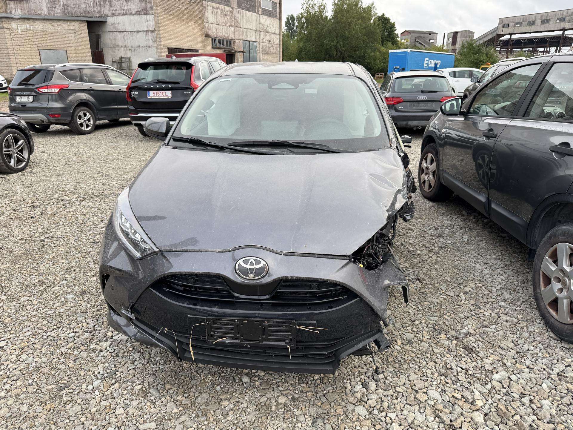 Toyota Yaris фото 2