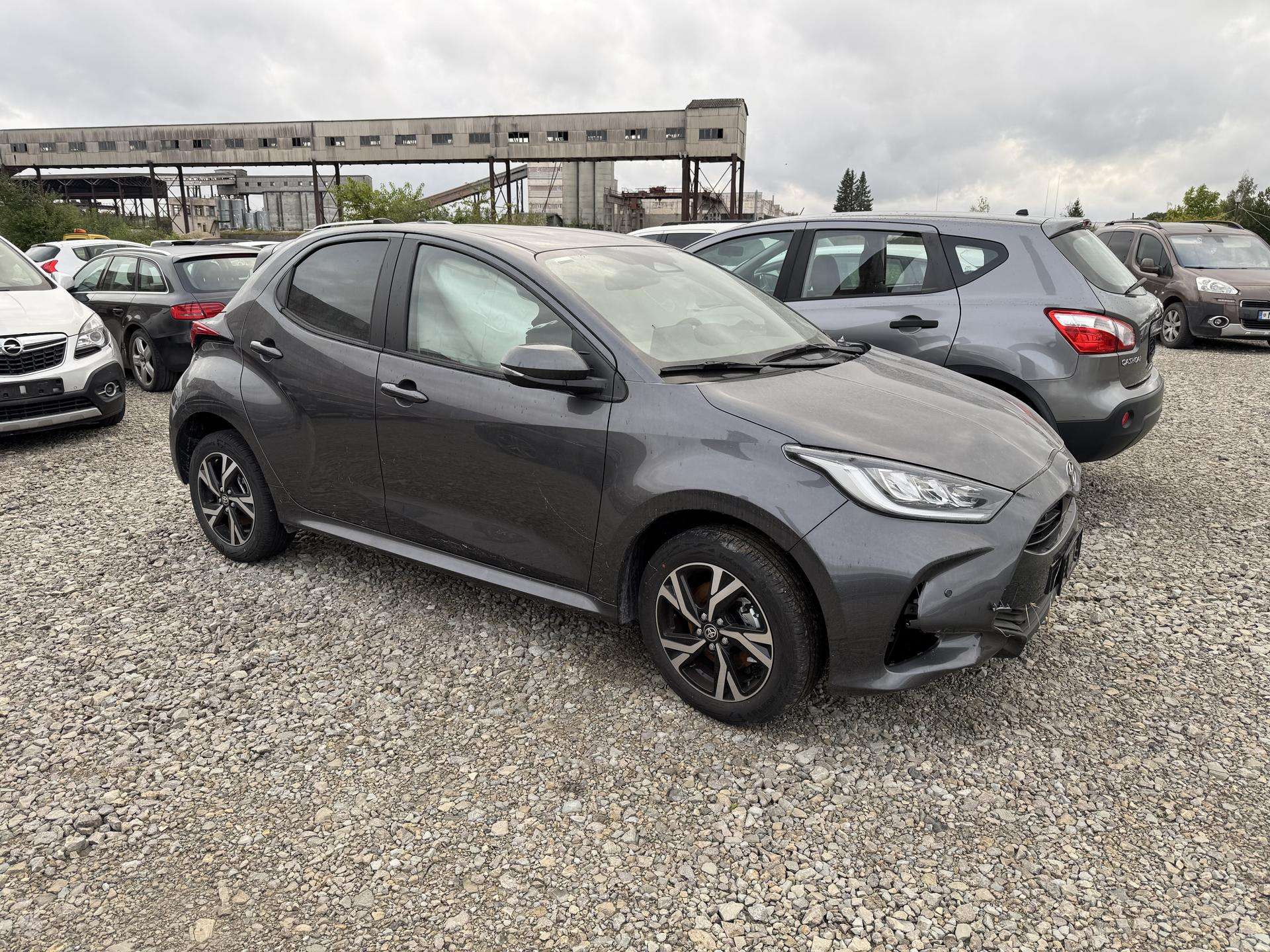 Toyota Yaris фото 8
