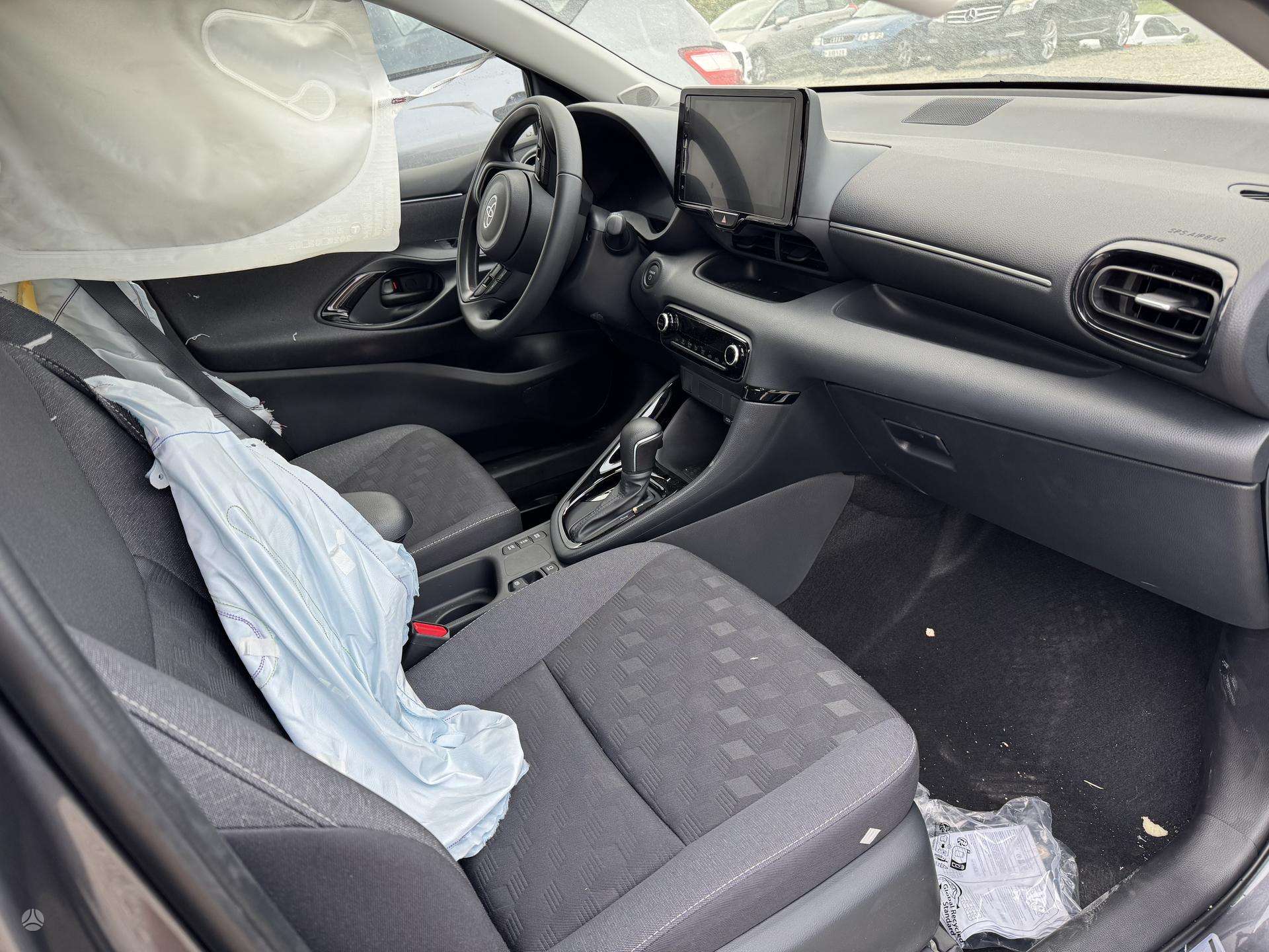 Toyota Yaris фото 9