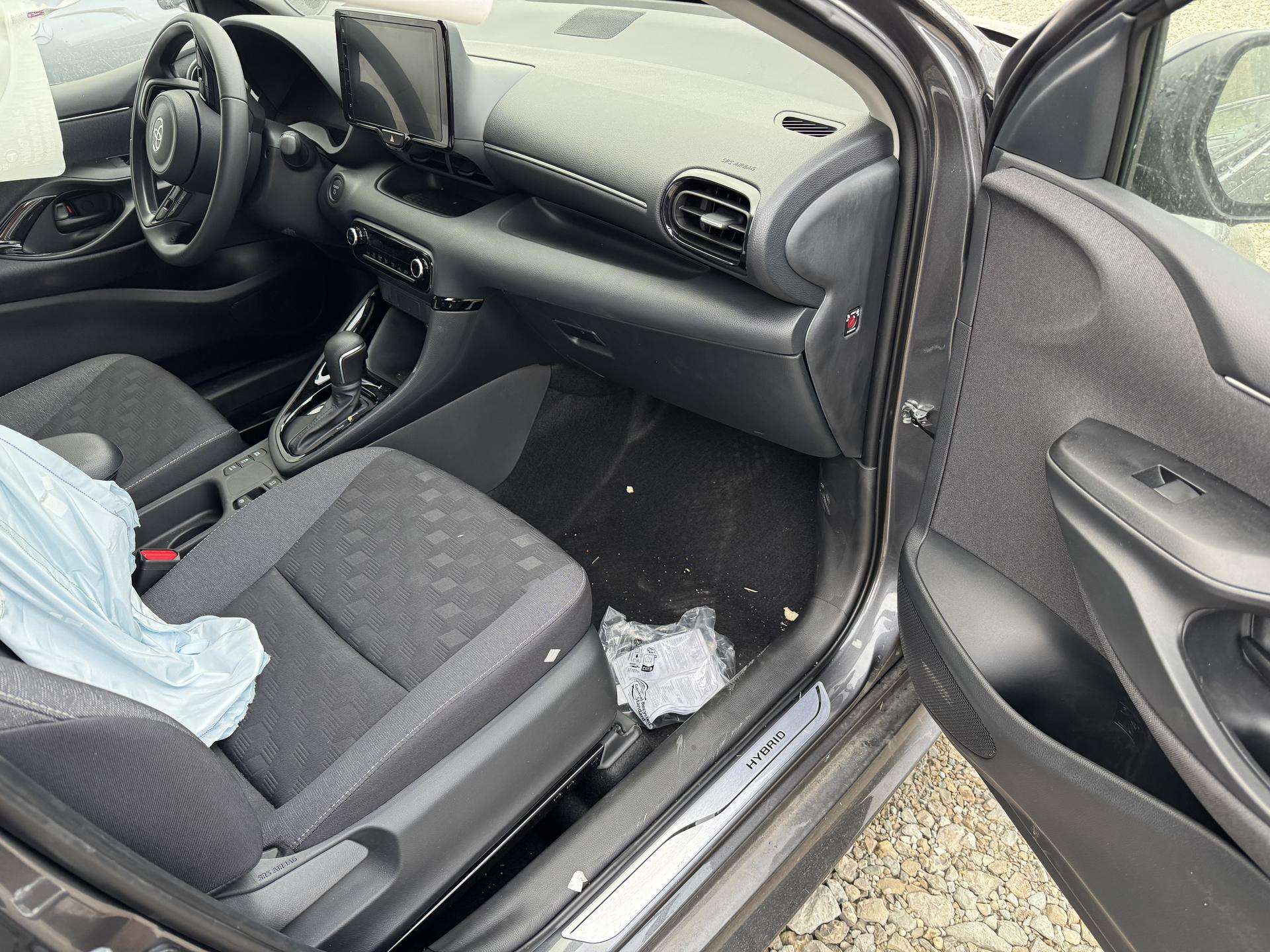 Toyota Yaris фото 11