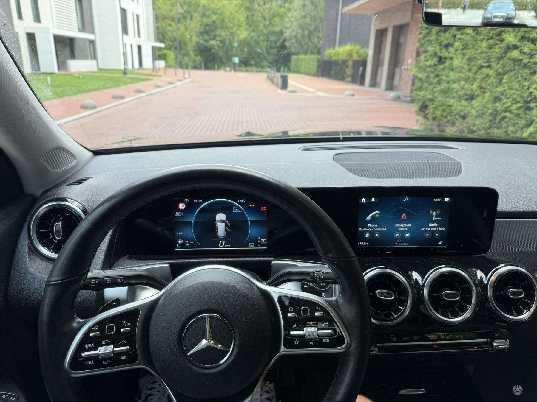 Mercedes-Benz GLB180 фото 14