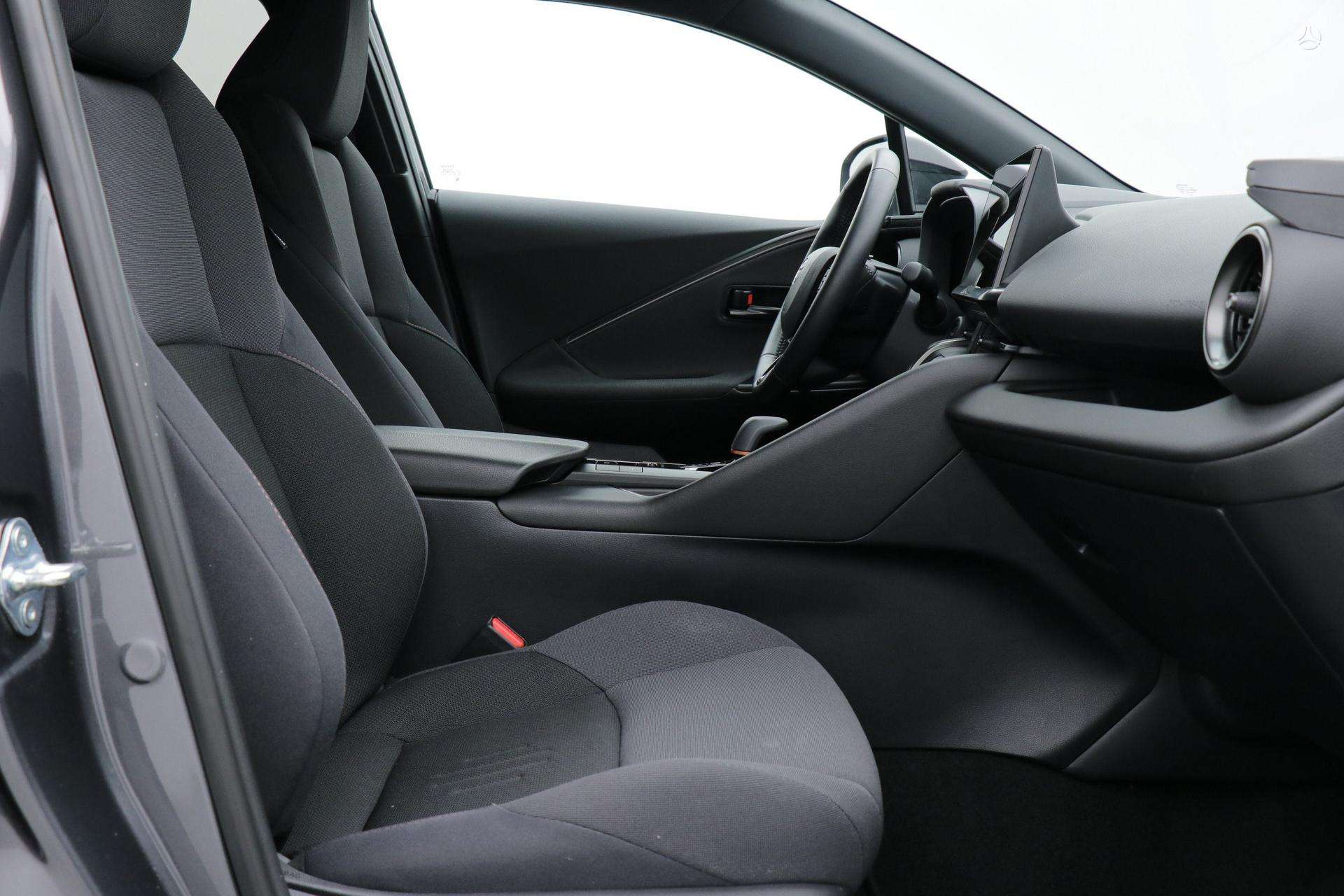 Toyota C-HR фото 9