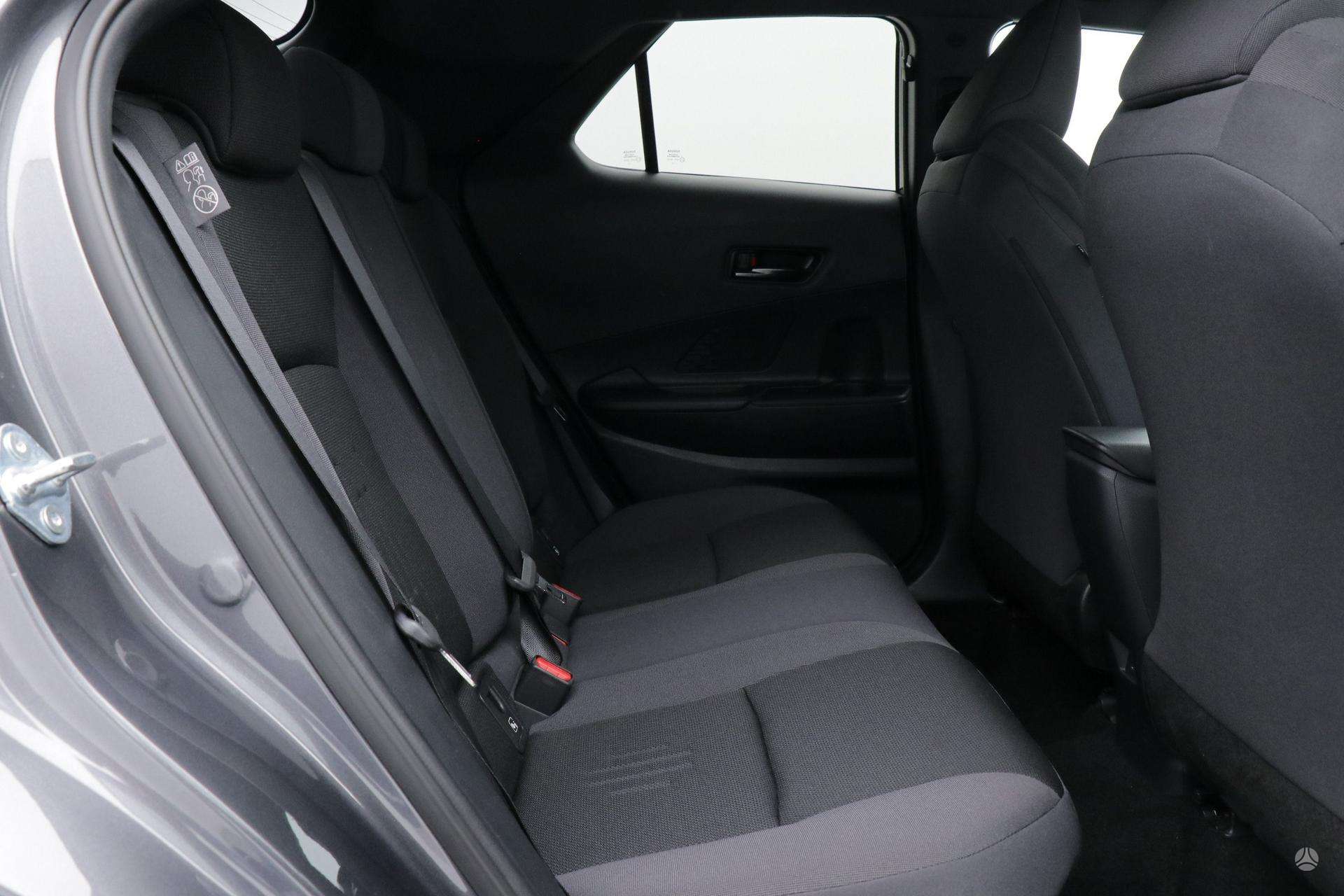 Toyota C-HR фото 10