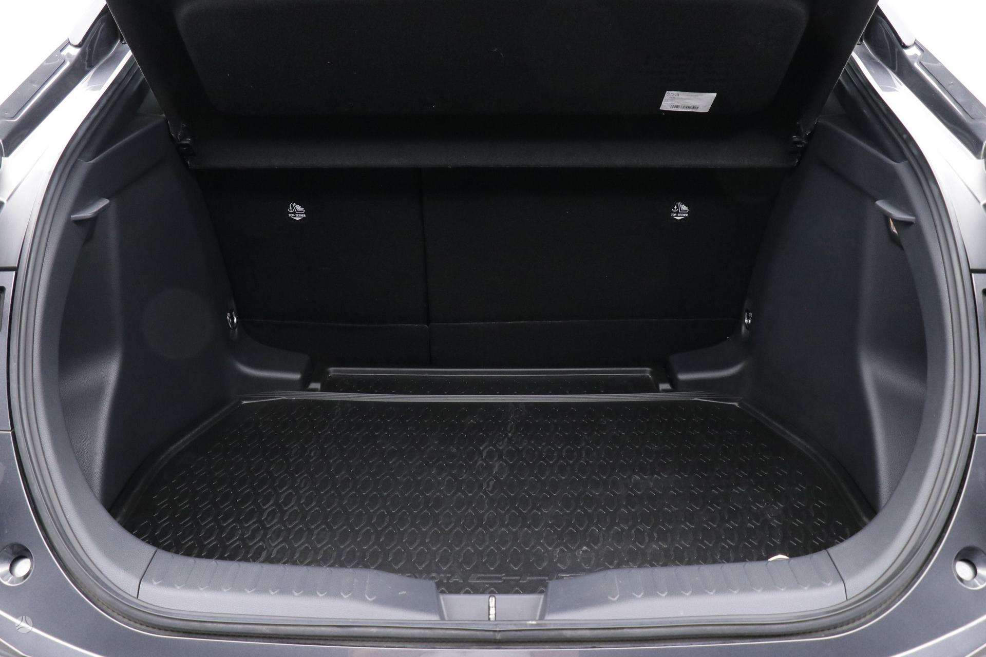 Toyota C-HR фото 11