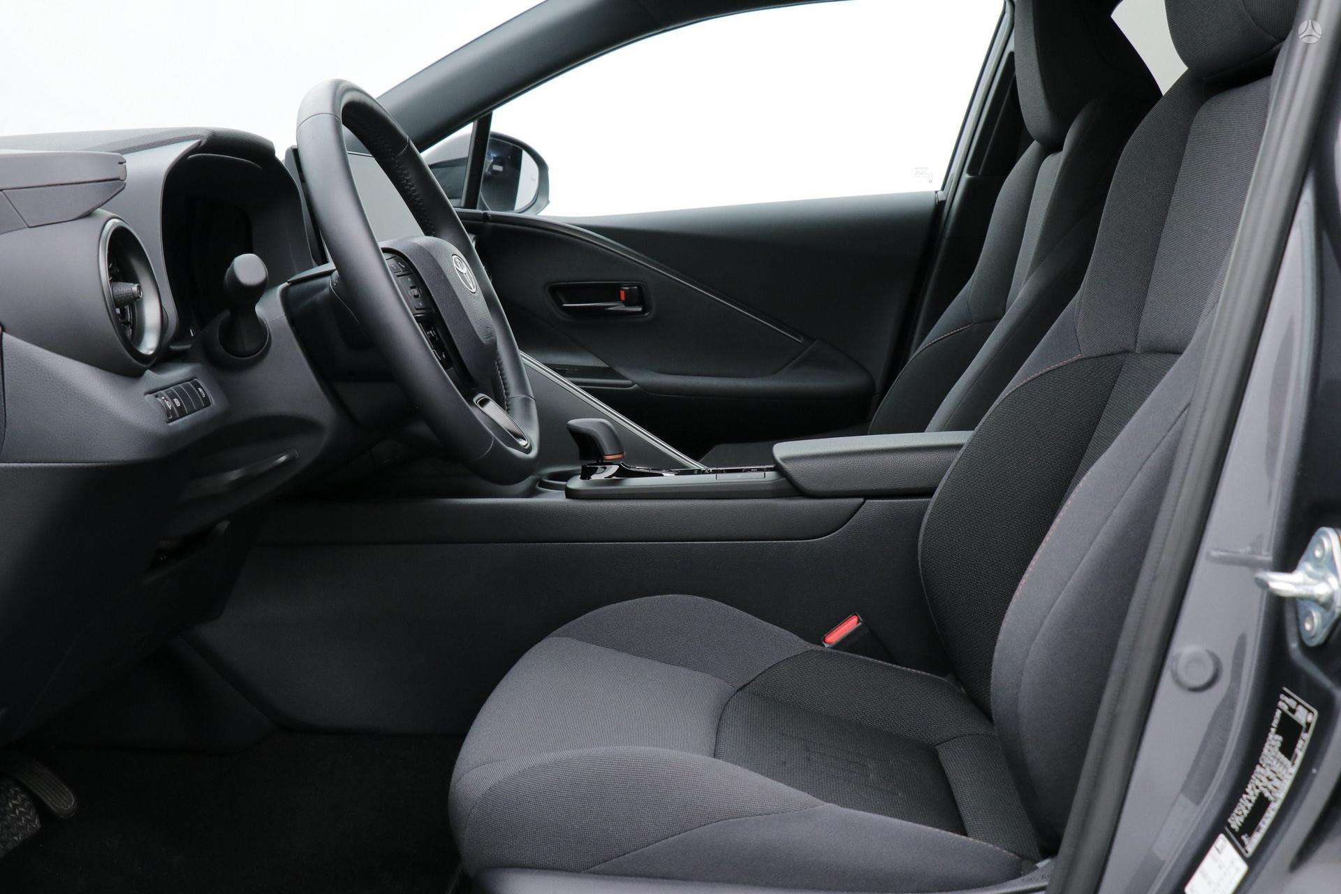 Toyota C-HR фото 12
