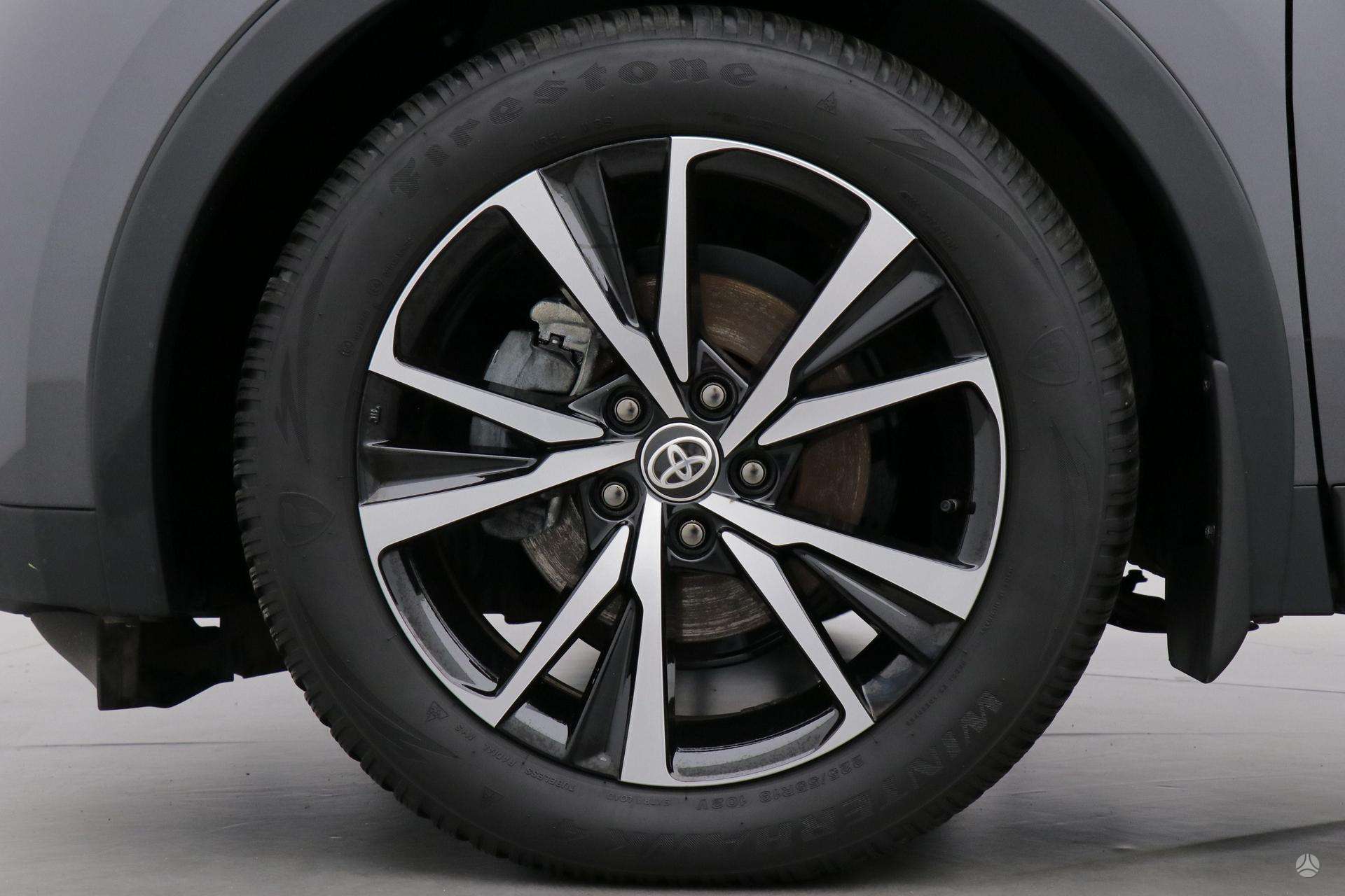 Toyota C-HR фото 16