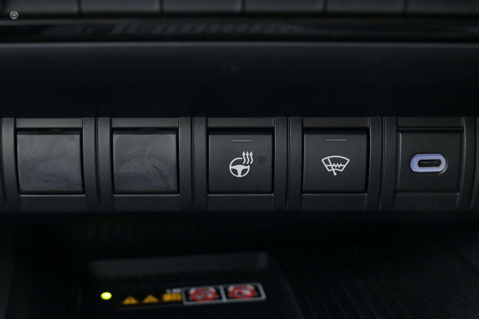 Toyota C-HR фото 24