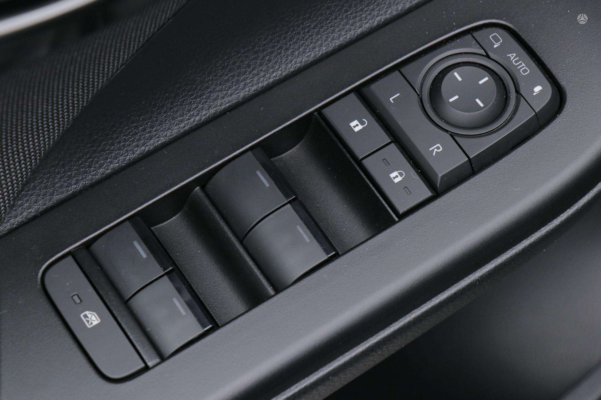 Toyota C-HR фото 25