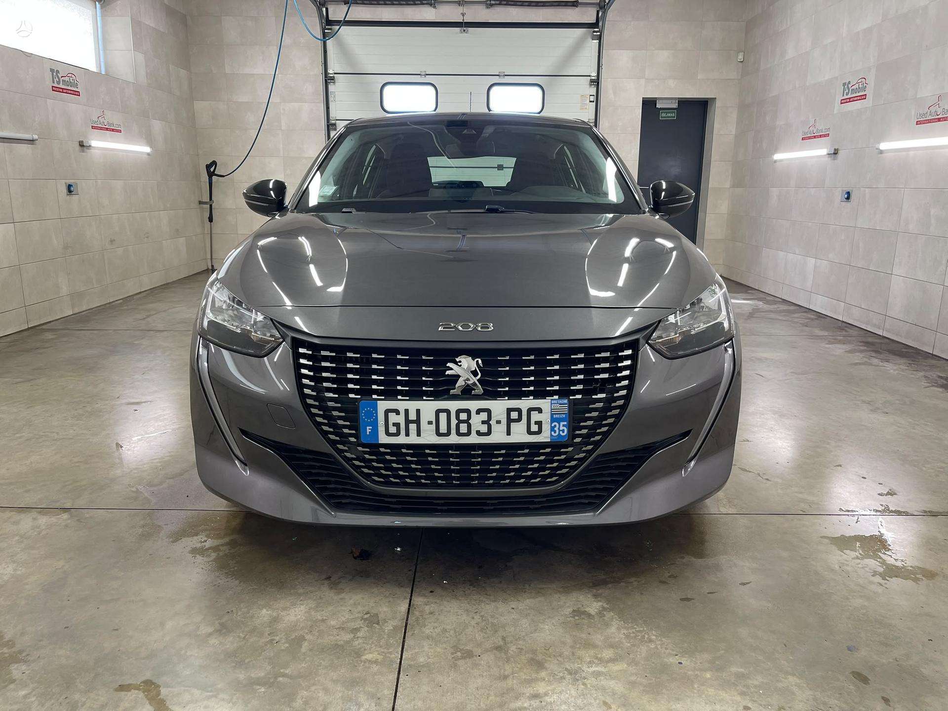 Peugeot 208 фото 2