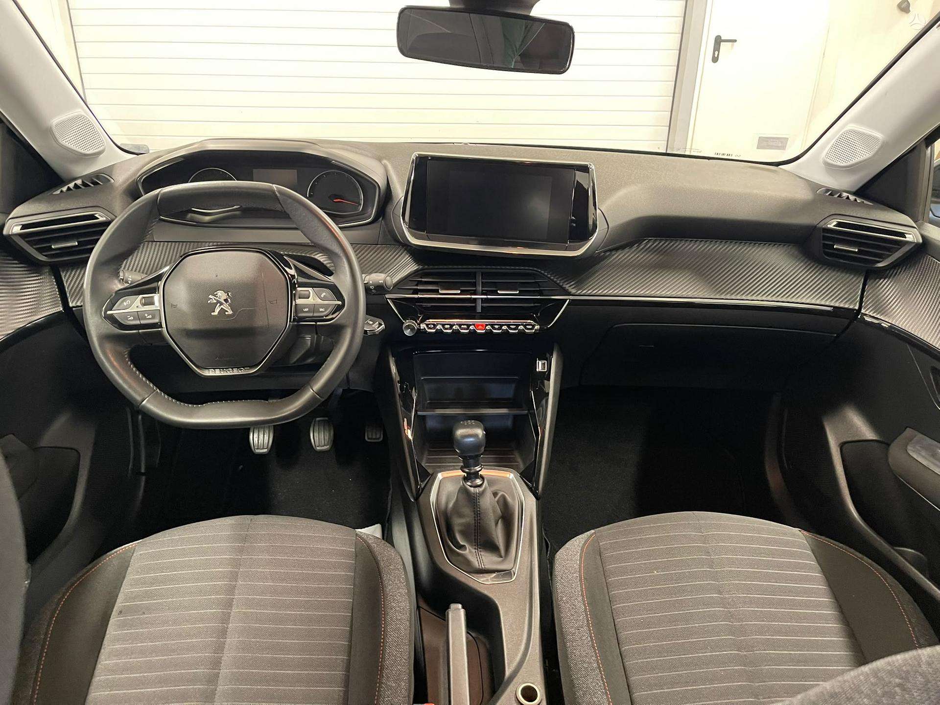 Peugeot 208 фото 8