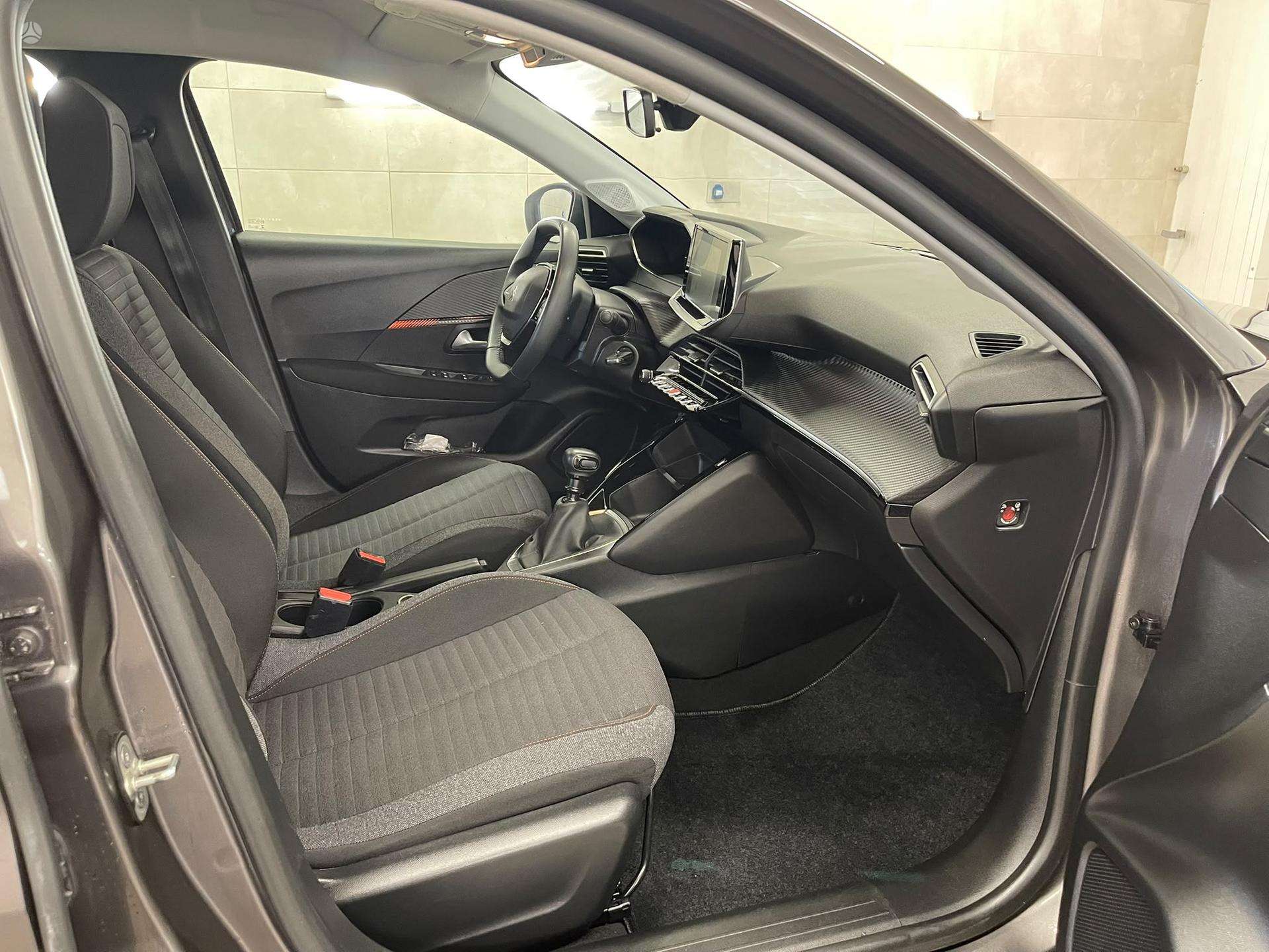 Peugeot 208 фото 9