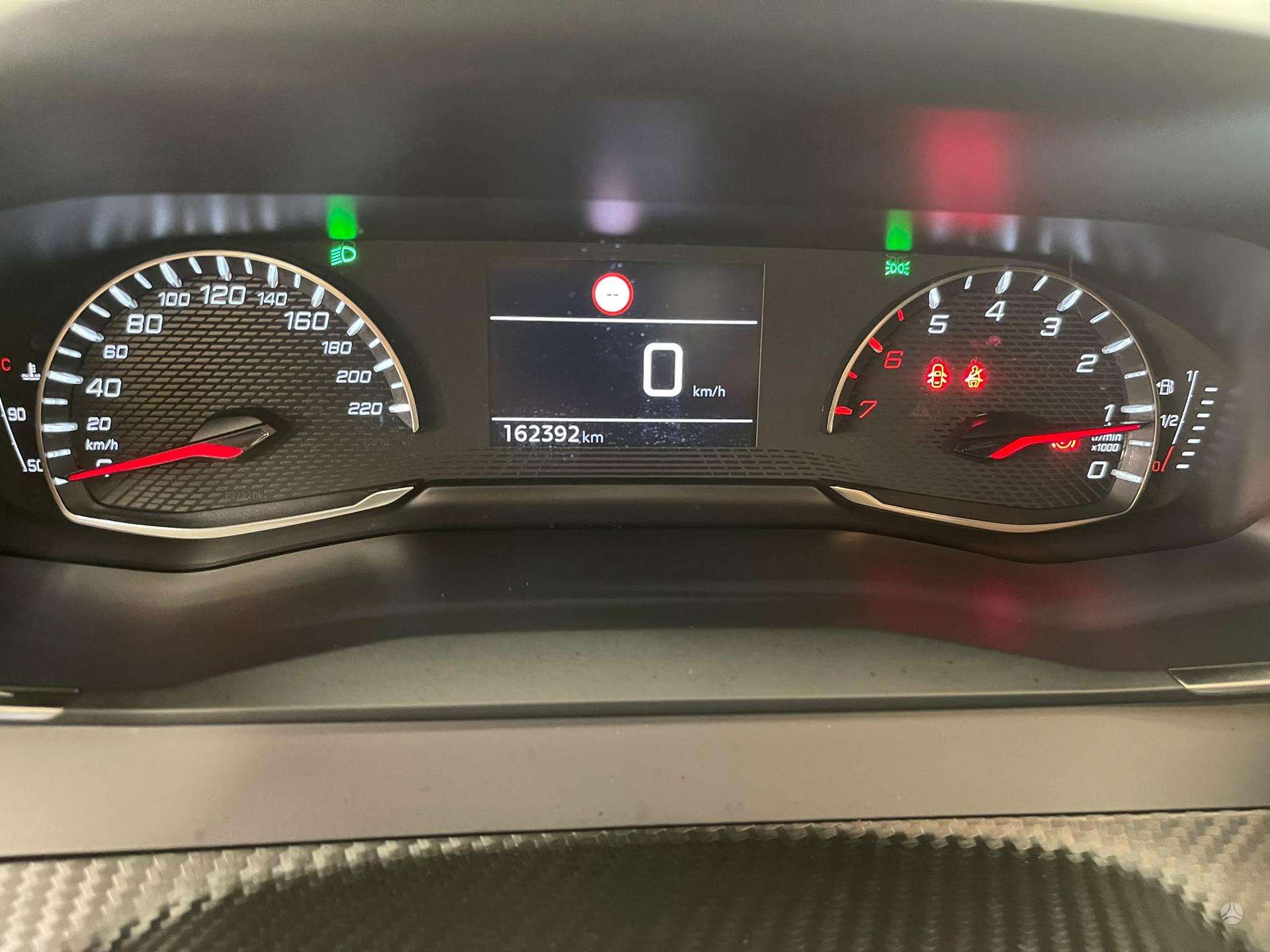 Peugeot 208 фото 13