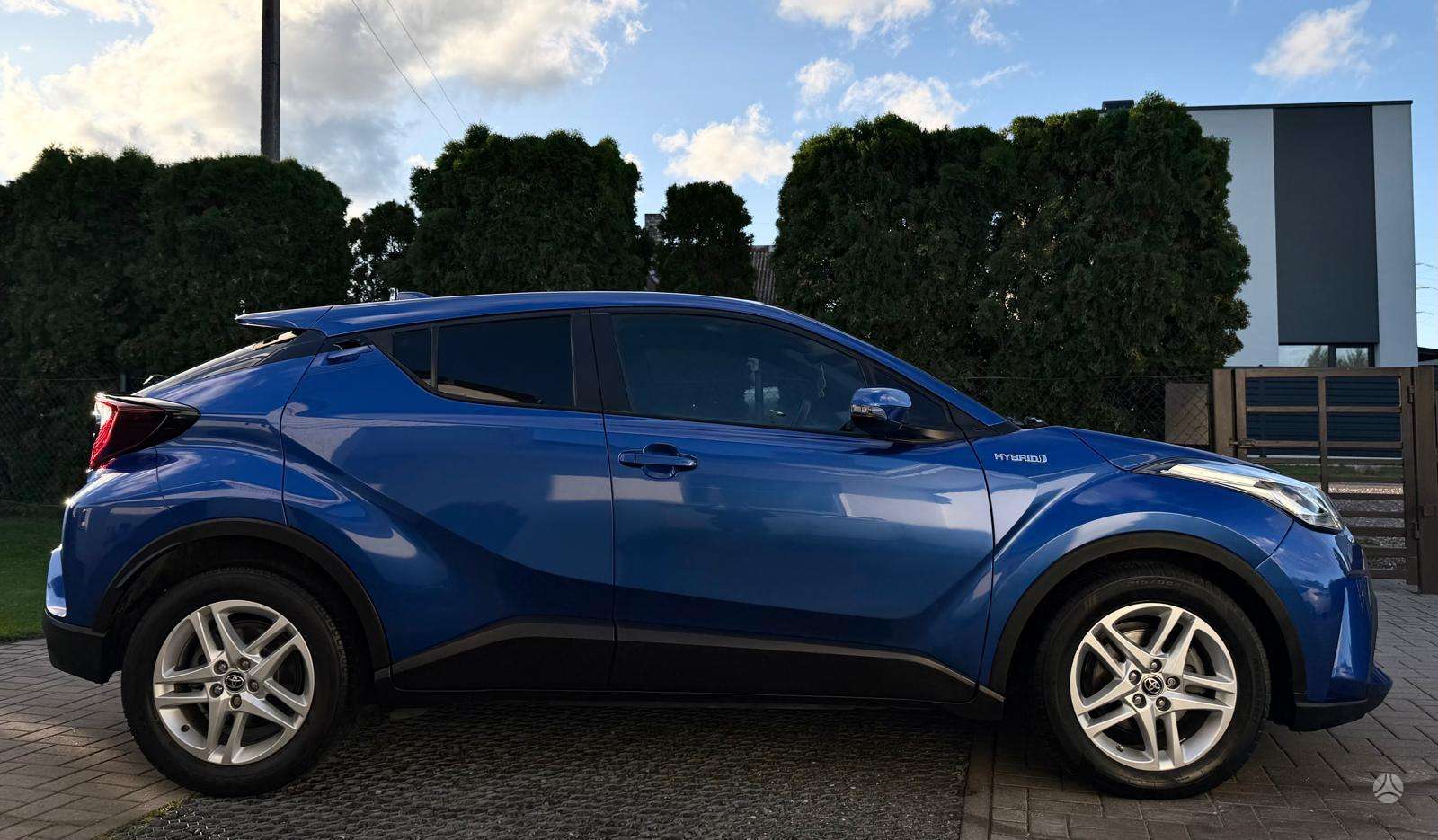 Toyota C-HR фото 9