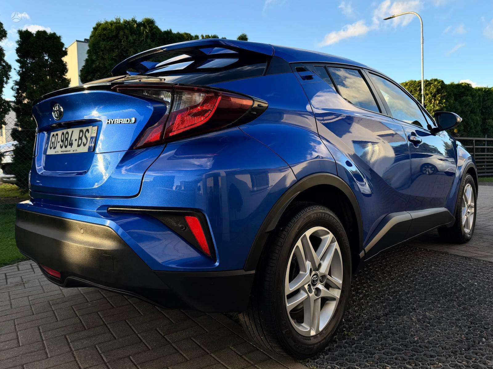 Toyota C-HR фото 11