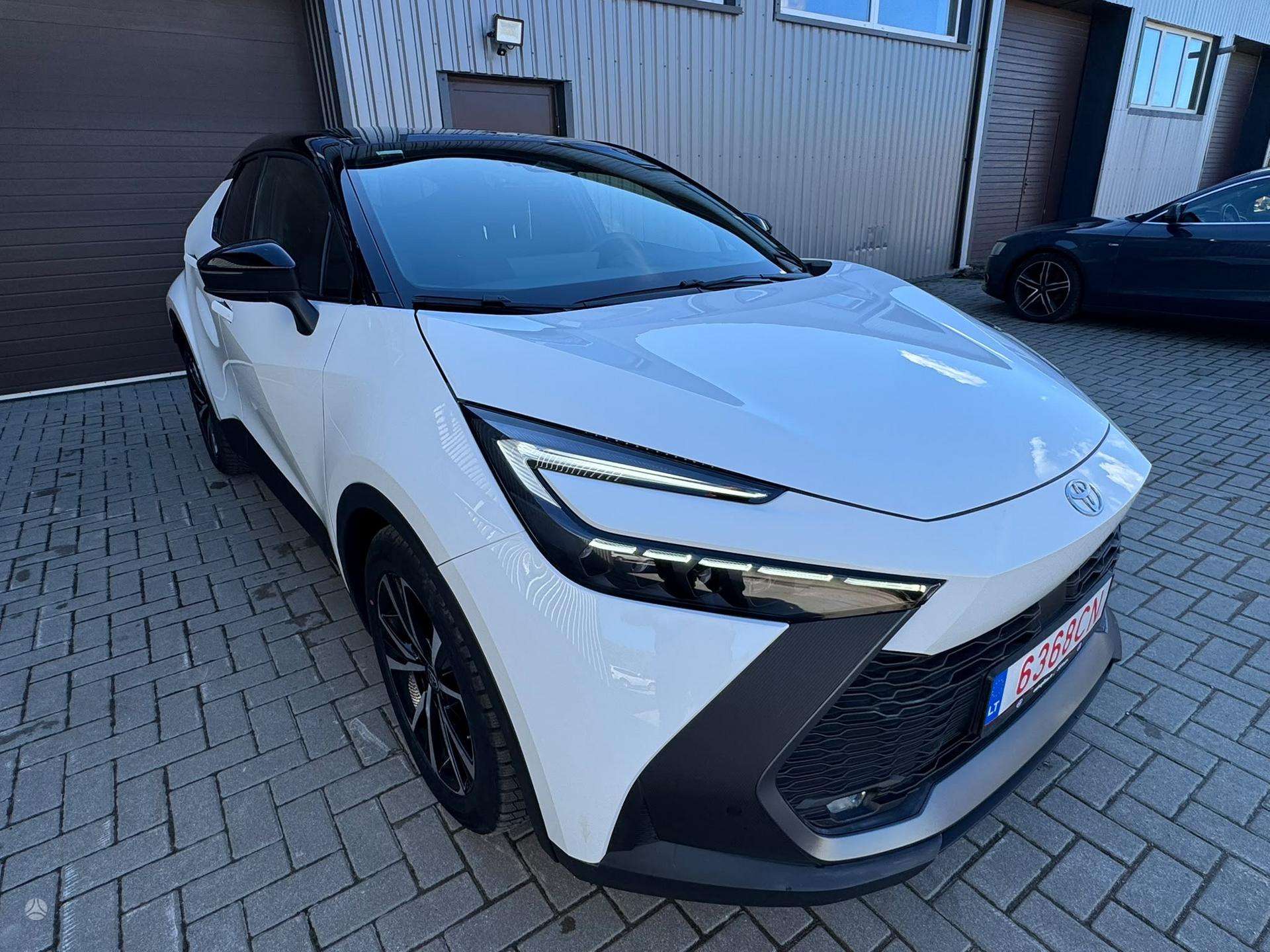Toyota C-HR фото 2