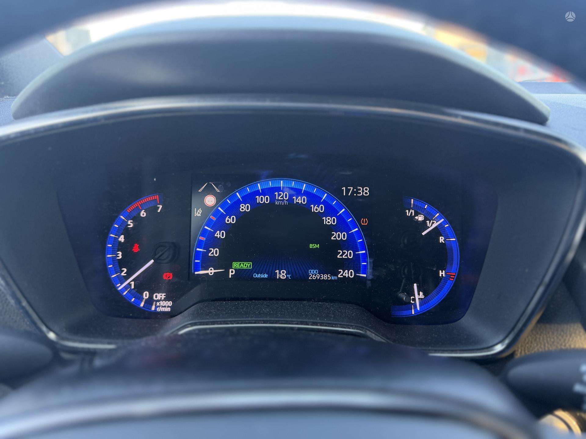 Toyota Corolla фото 11