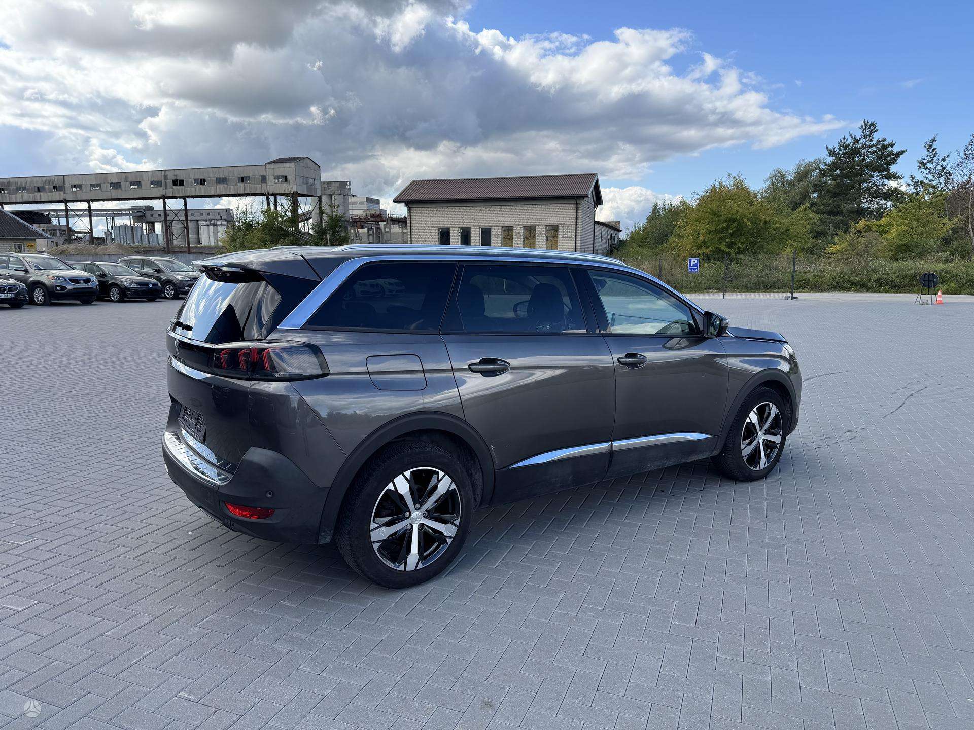 Peugeot 5008 фото 9