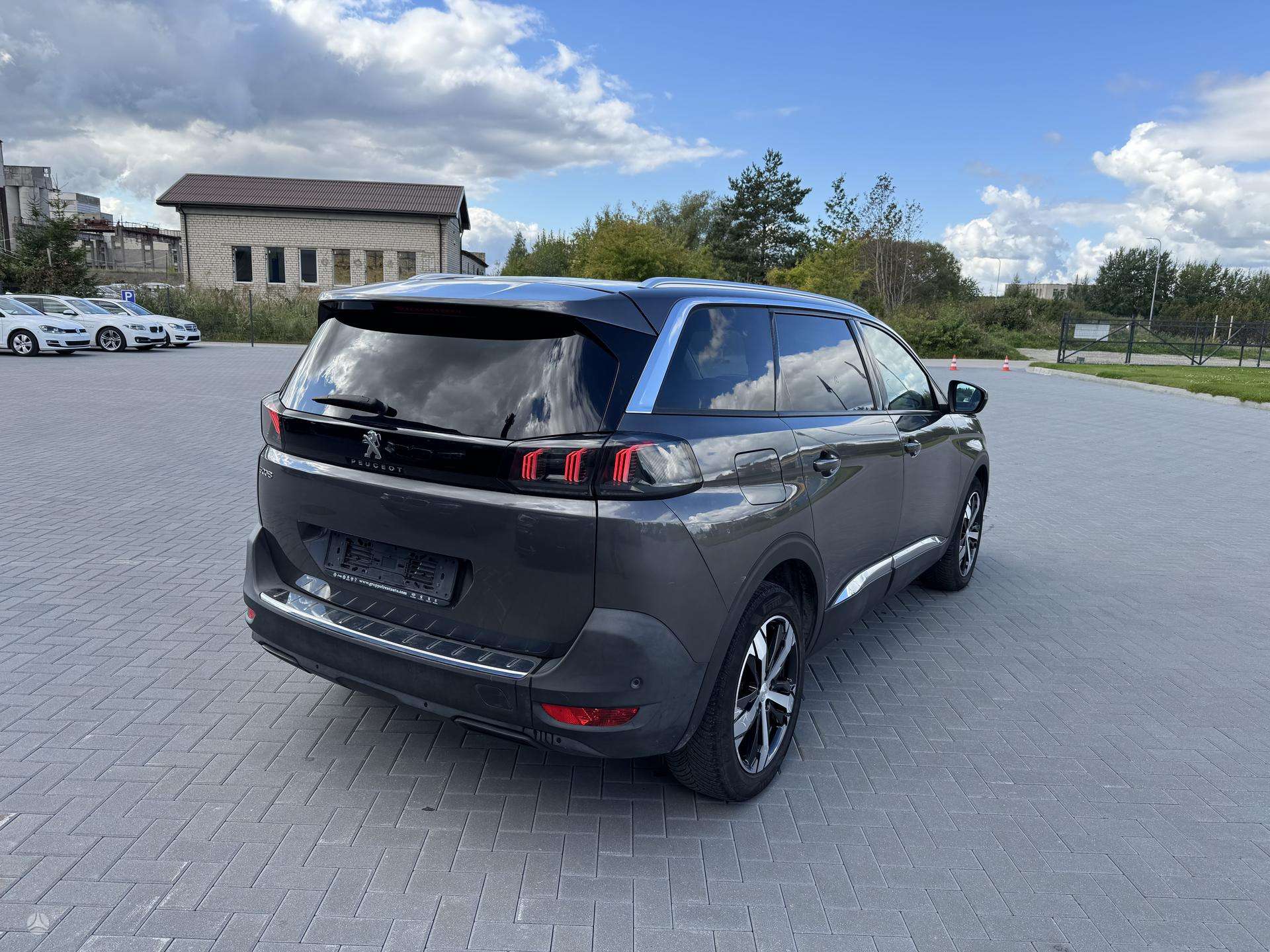 Peugeot 5008 фото 10