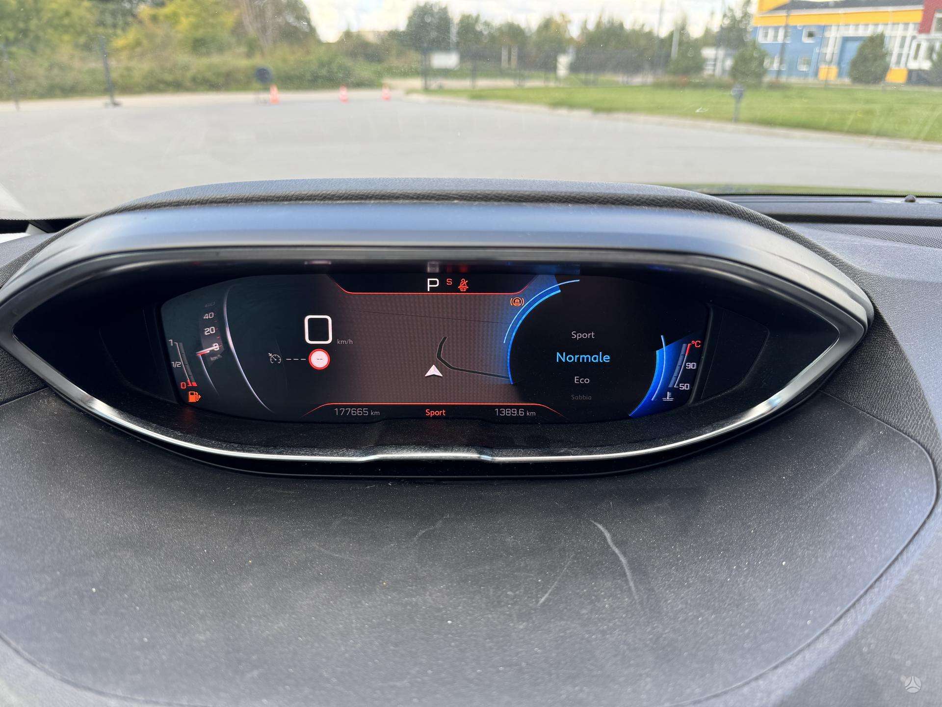 Peugeot 5008 фото 32