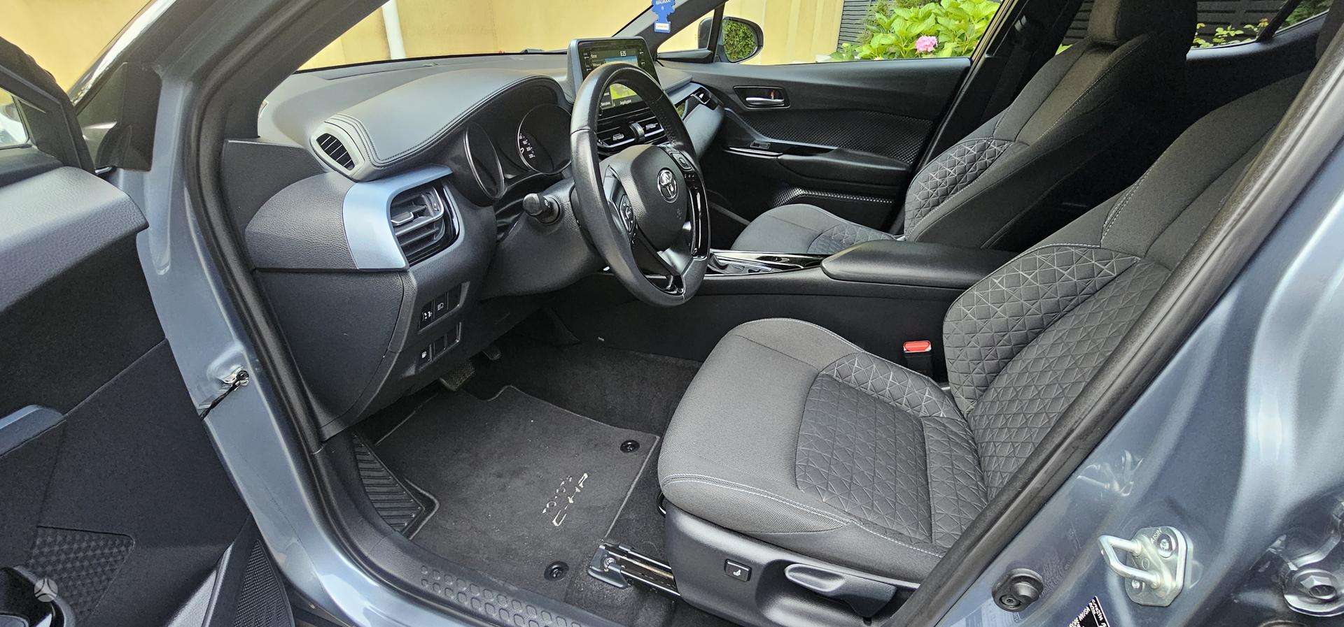 Toyota C-HR фото 11