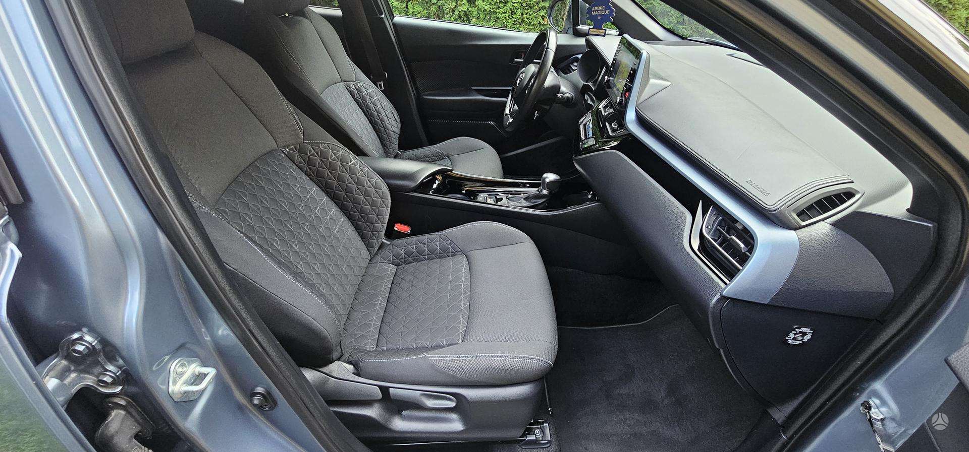 Toyota C-HR фото 13