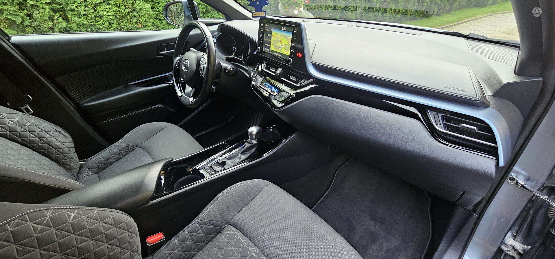 Toyota C-HR фото 15