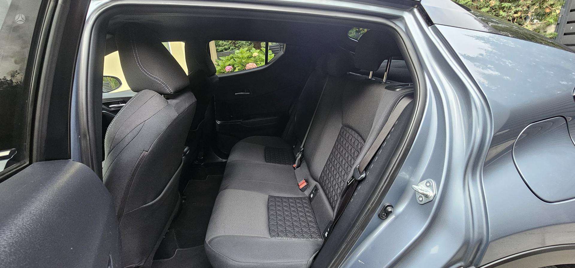 Toyota C-HR фото 16