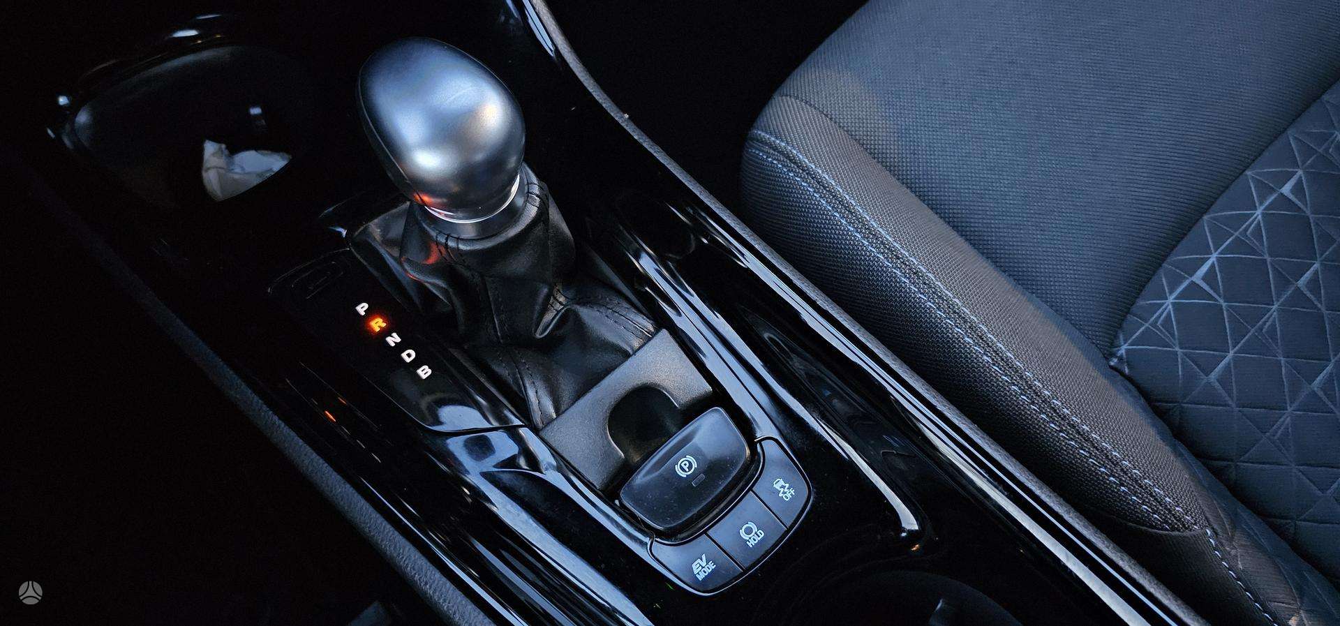 Toyota C-HR фото 21