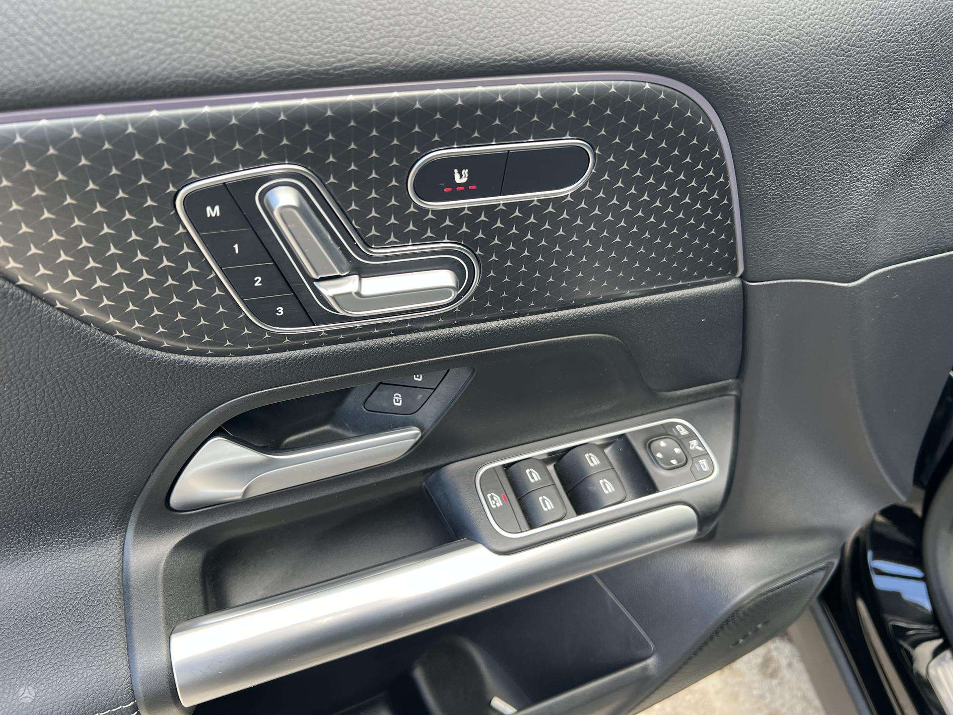 Mercedes-Benz GLA180 фото 43