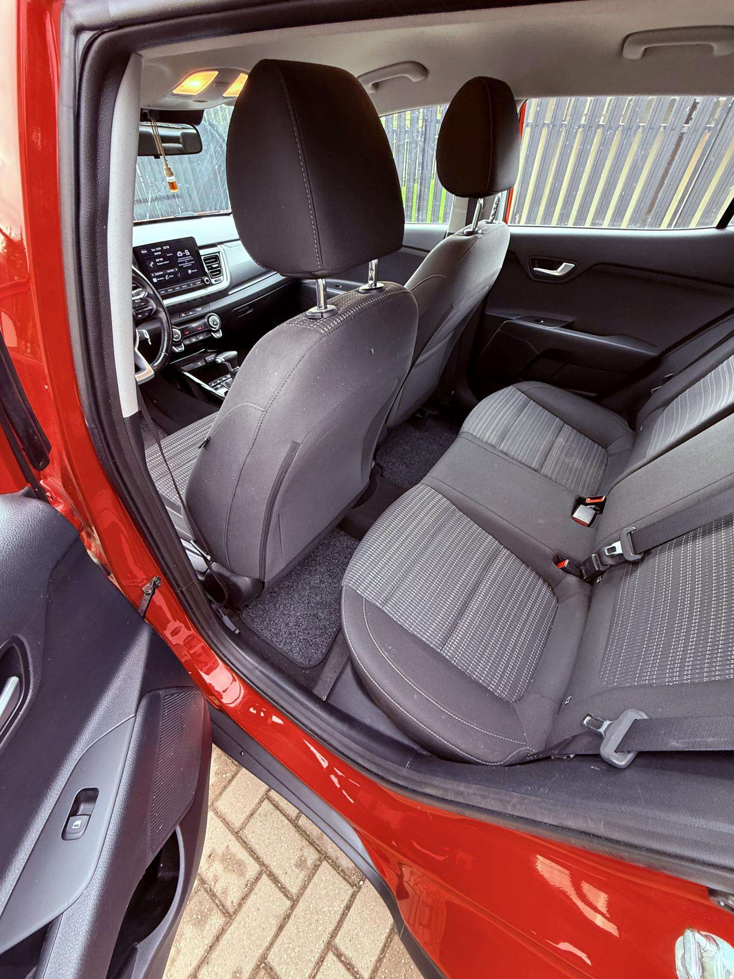 Kia Stonic фото 12