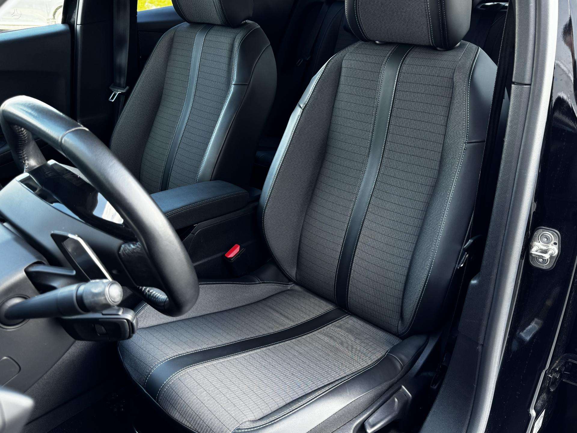 Peugeot 2008 фото 15