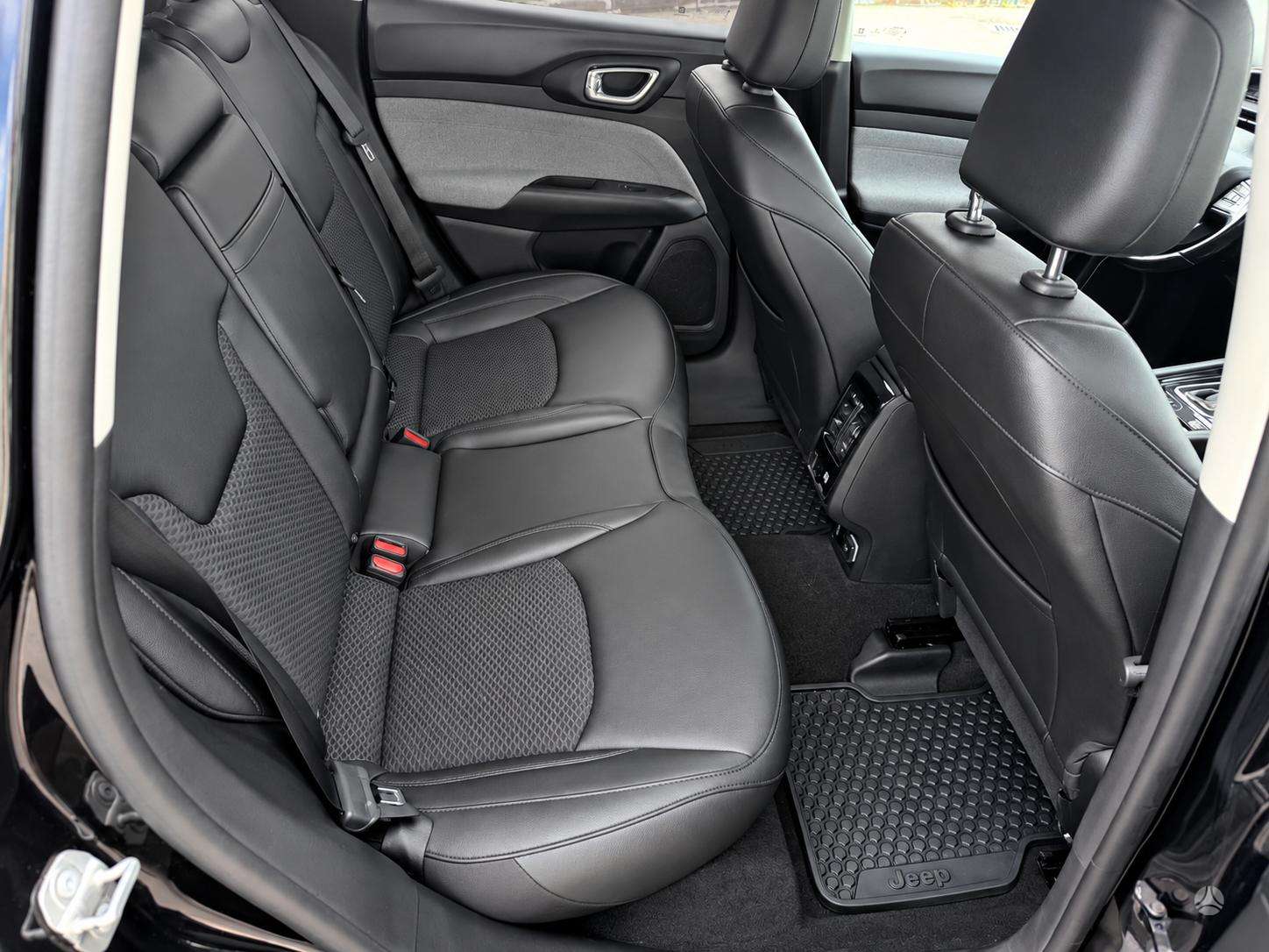 Jeep Compass фото 10