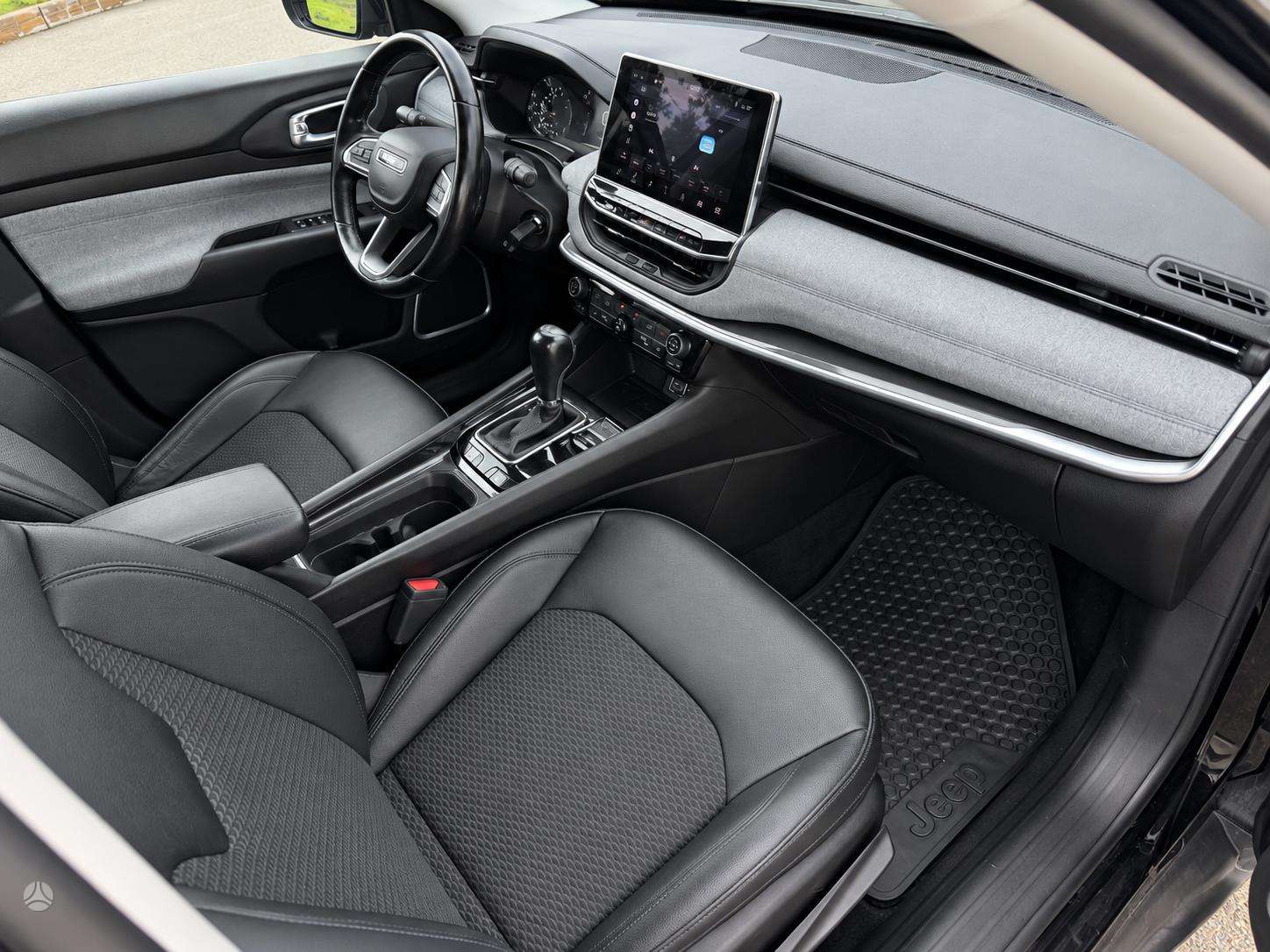 Jeep Compass фото 11