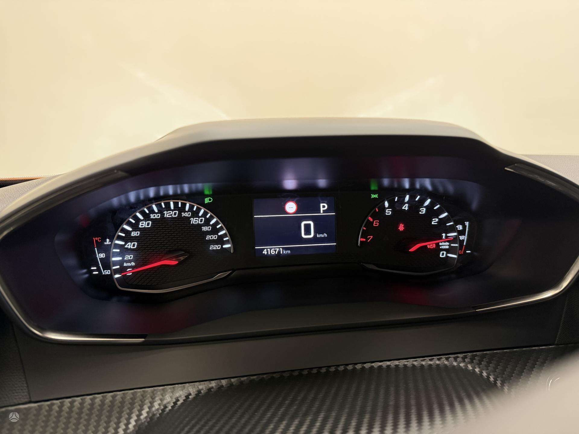 Peugeot 2008 фото 11