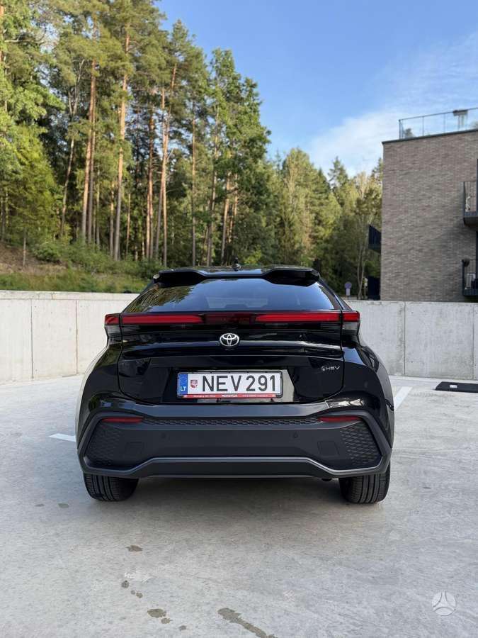 Toyota C-HR фото 3