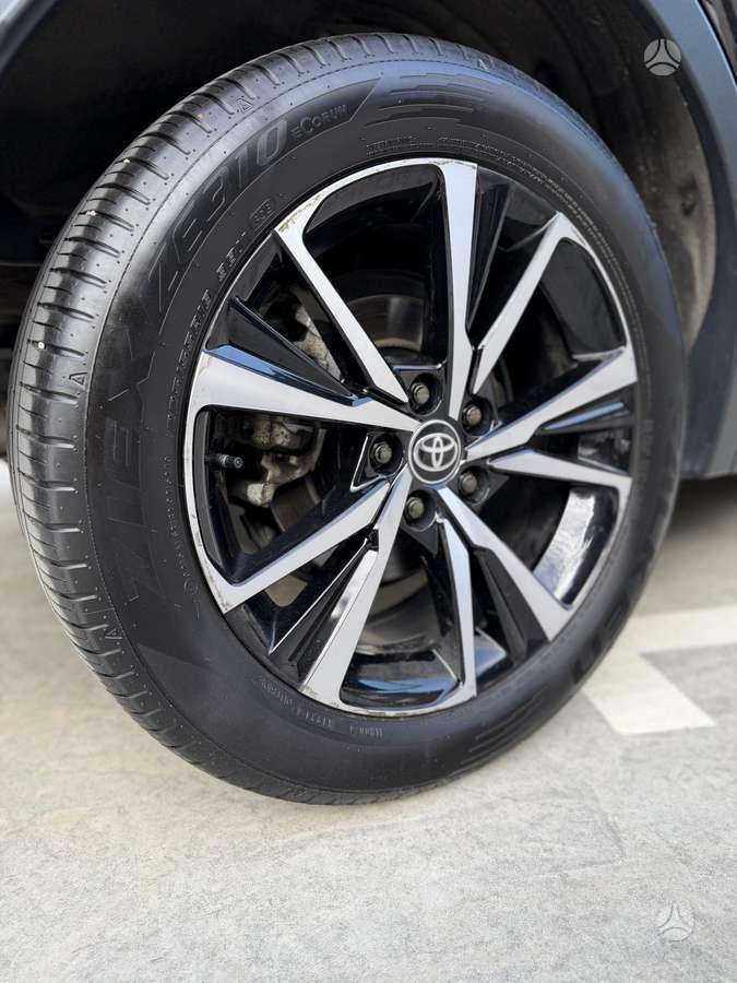 Toyota C-HR фото 7