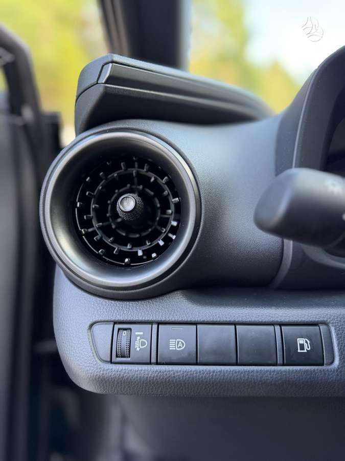 Toyota C-HR фото 11