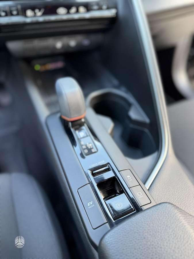 Toyota C-HR фото 12