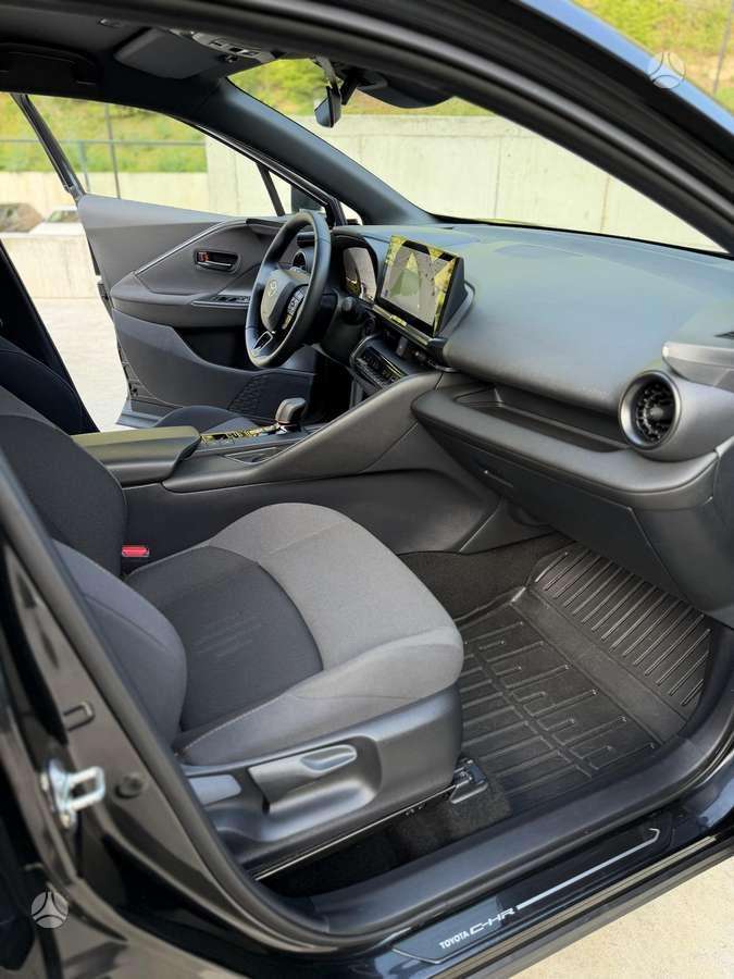 Toyota C-HR фото 15