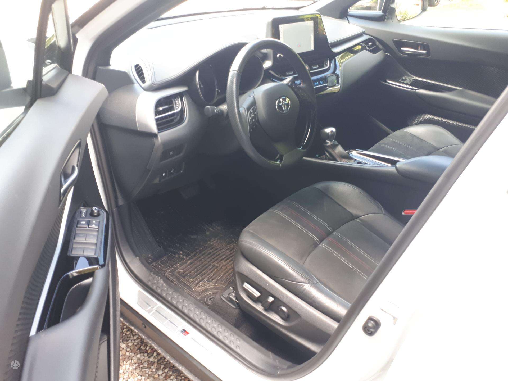 Toyota C-HR фото 15