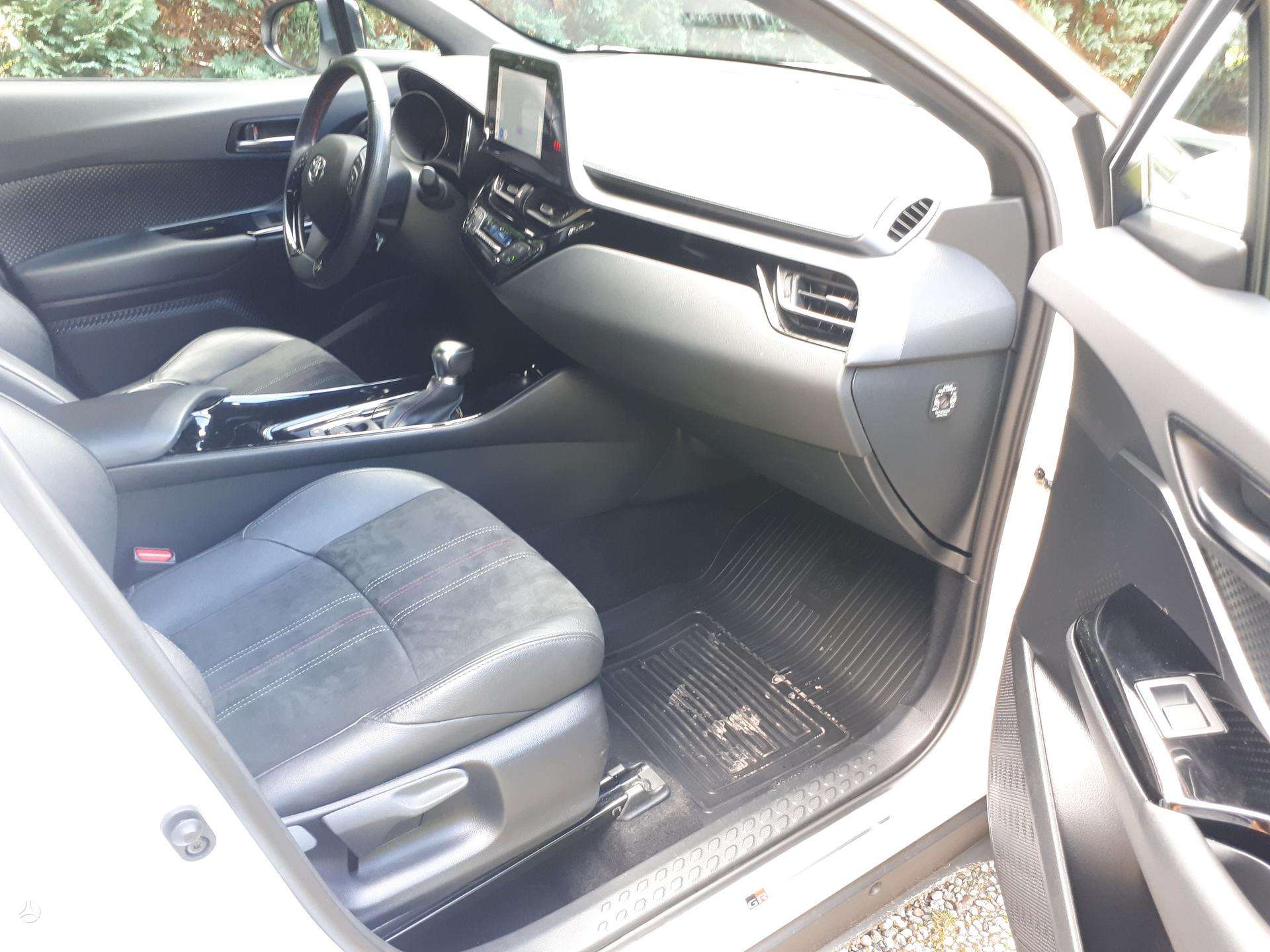 Toyota C-HR фото 16