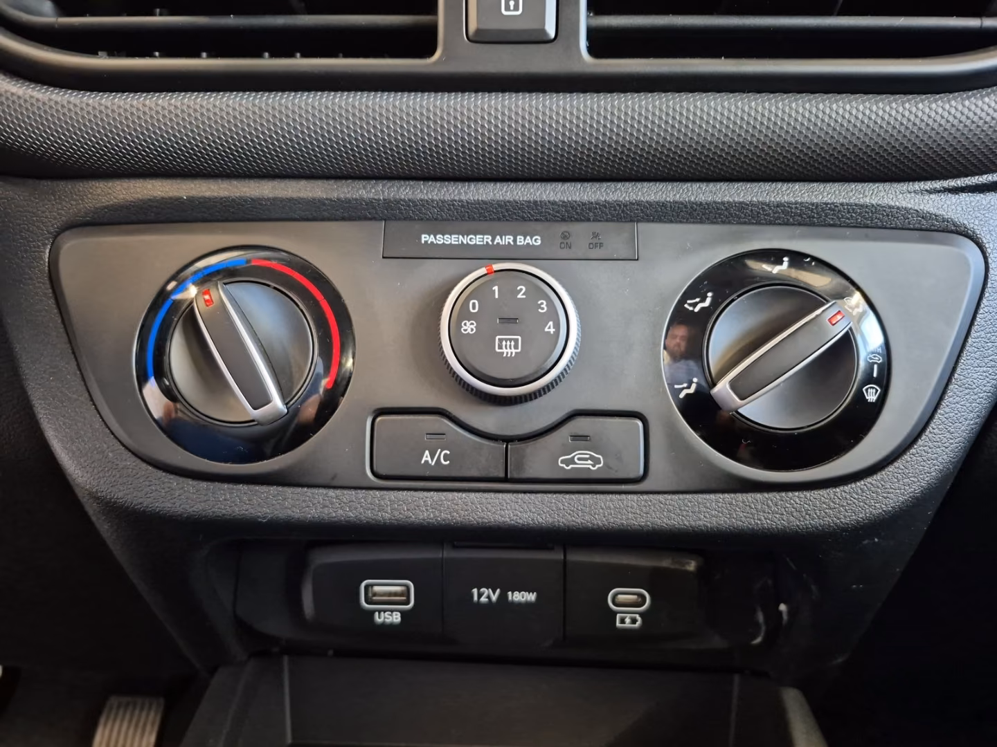 Hyundai i10 фото 4