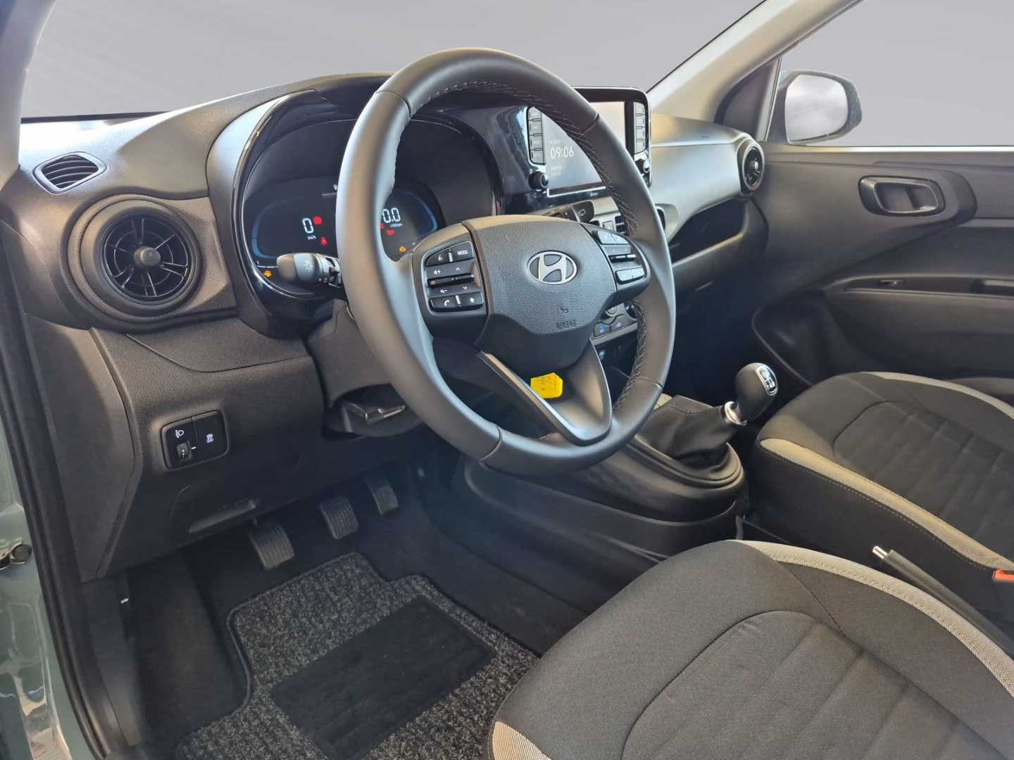 Hyundai i10 фото 12
