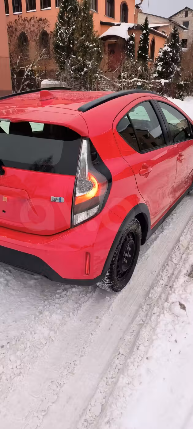 Toyota Prius C фото 10