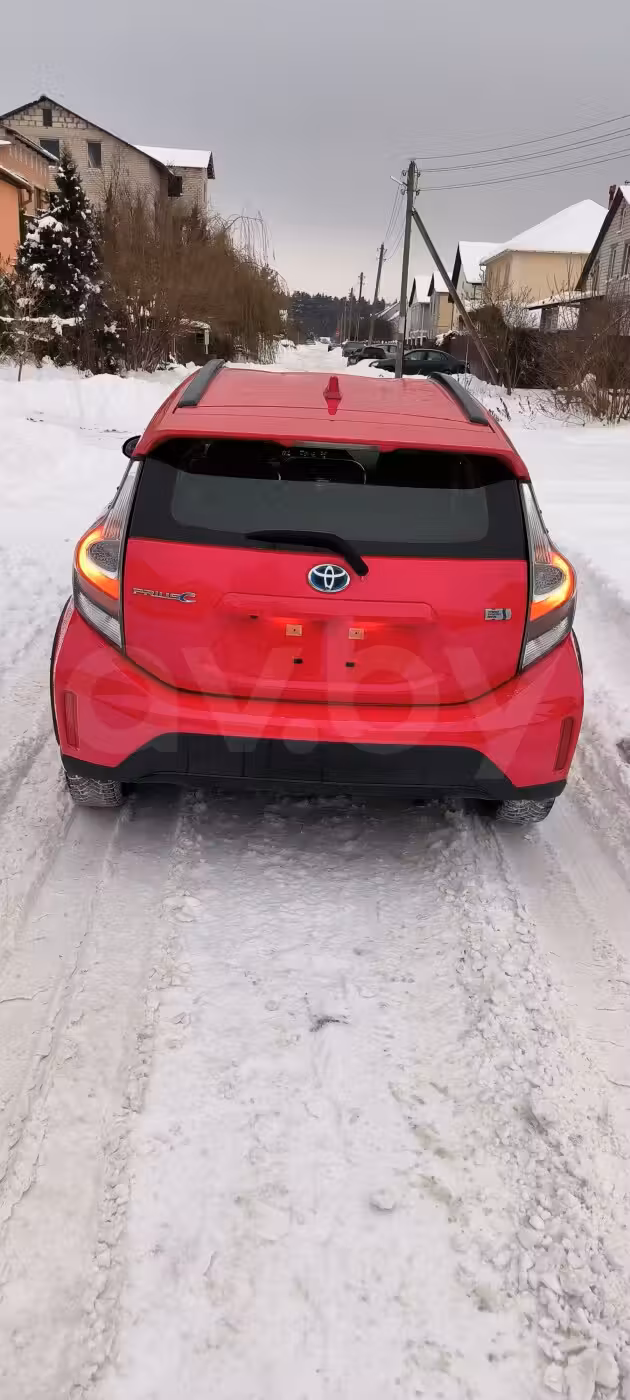 Toyota Prius C фото 11